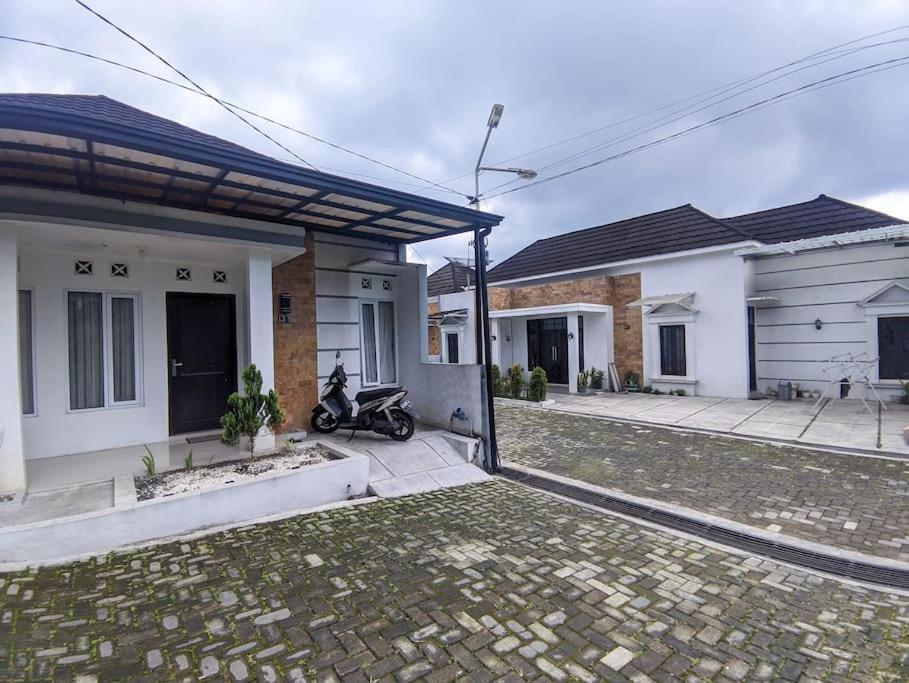 Dynasty's Gästehaus near Dieng Plateau - Cozy Stay