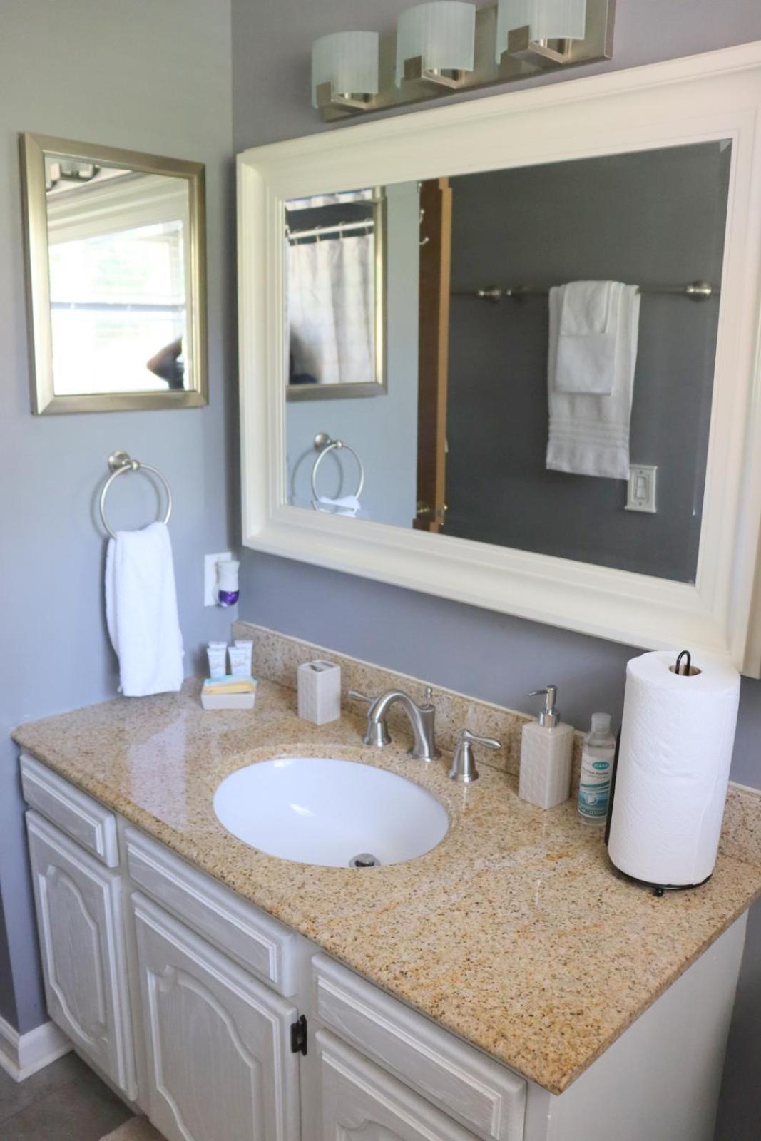Cozy 2BR Private Space in Gurnee Near Naval Base view 4