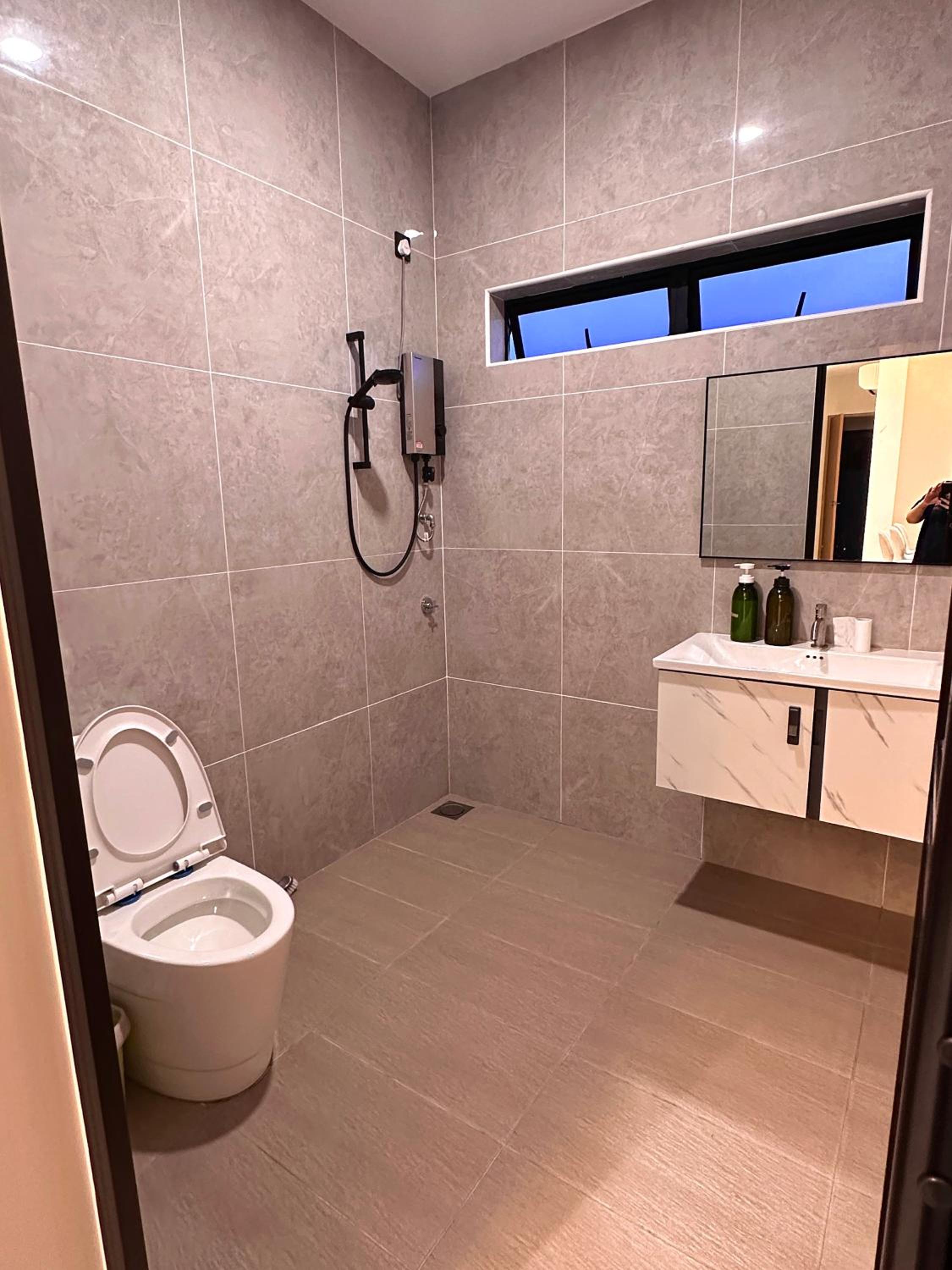 Ipoh Modern Luxury House 4B3B 14 pax photo 4