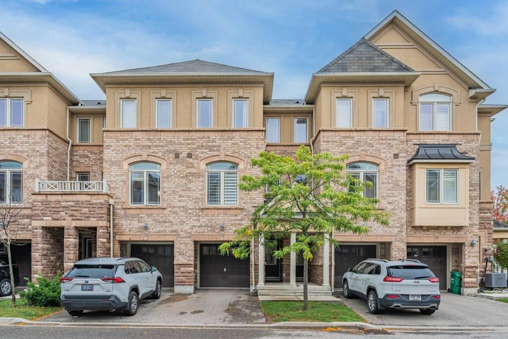 Lakefront House in Port Credit, Mississauga South
