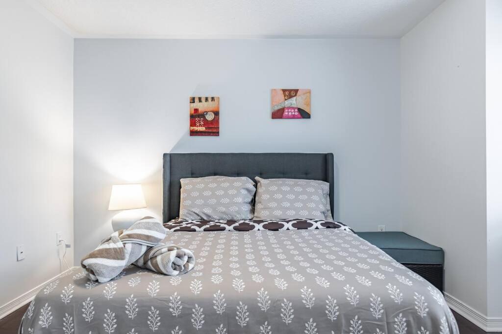 Lakefront House in Port Credit, Mississauga South