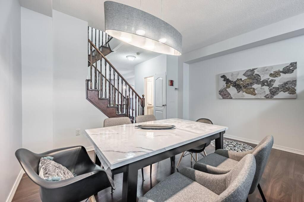 Lakefront House in Port Credit, Mississauga South