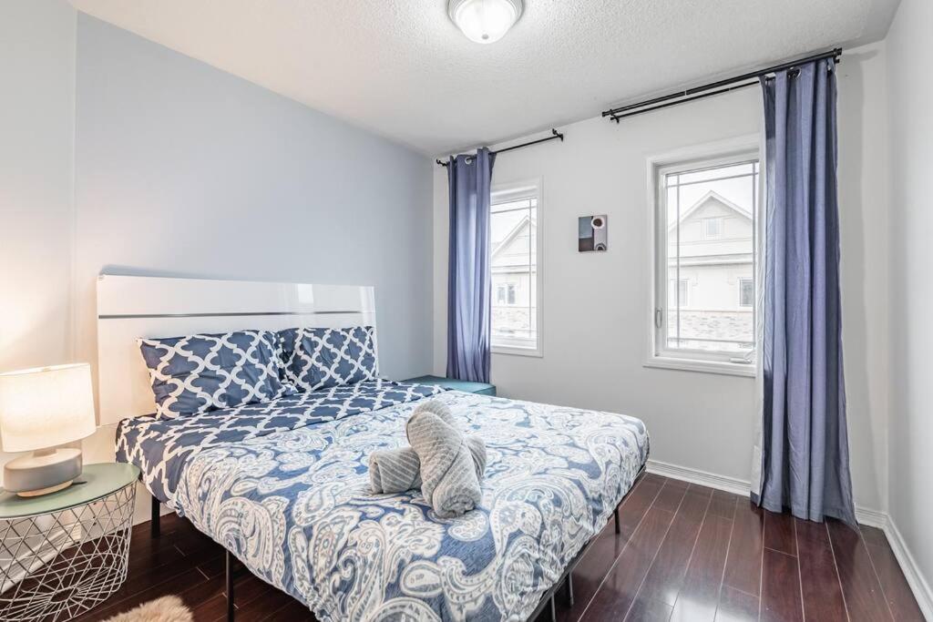 Lakefront House in Port Credit, Mississauga South