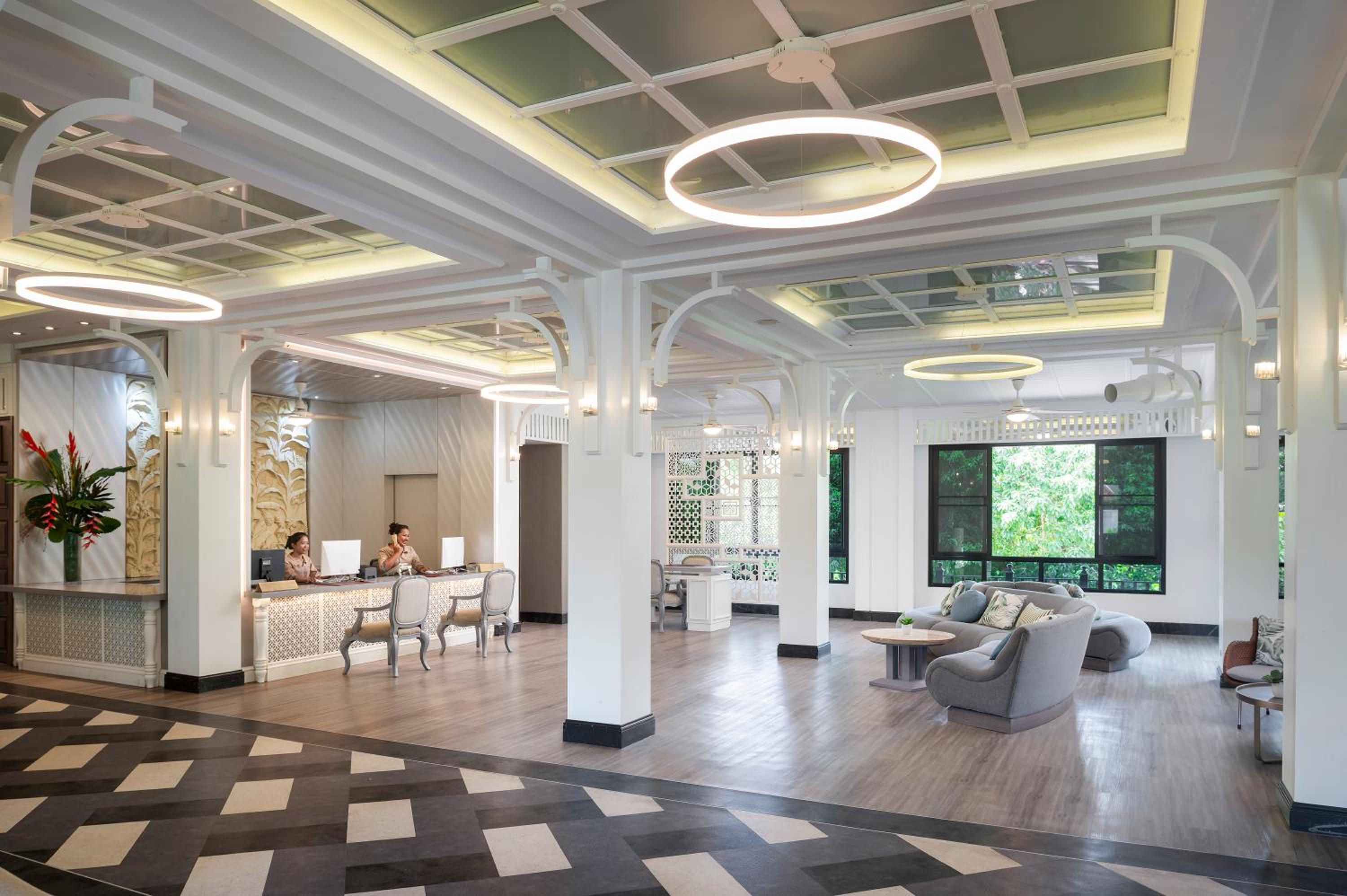 Lobby & Reception