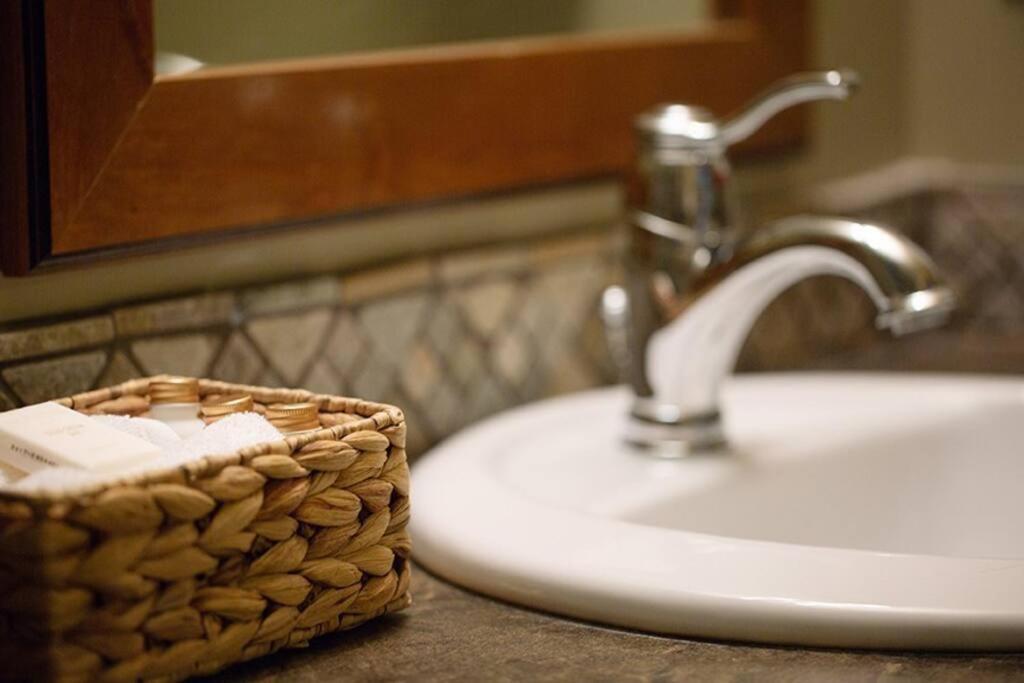 Dwight Out Chalet with Hot Tub