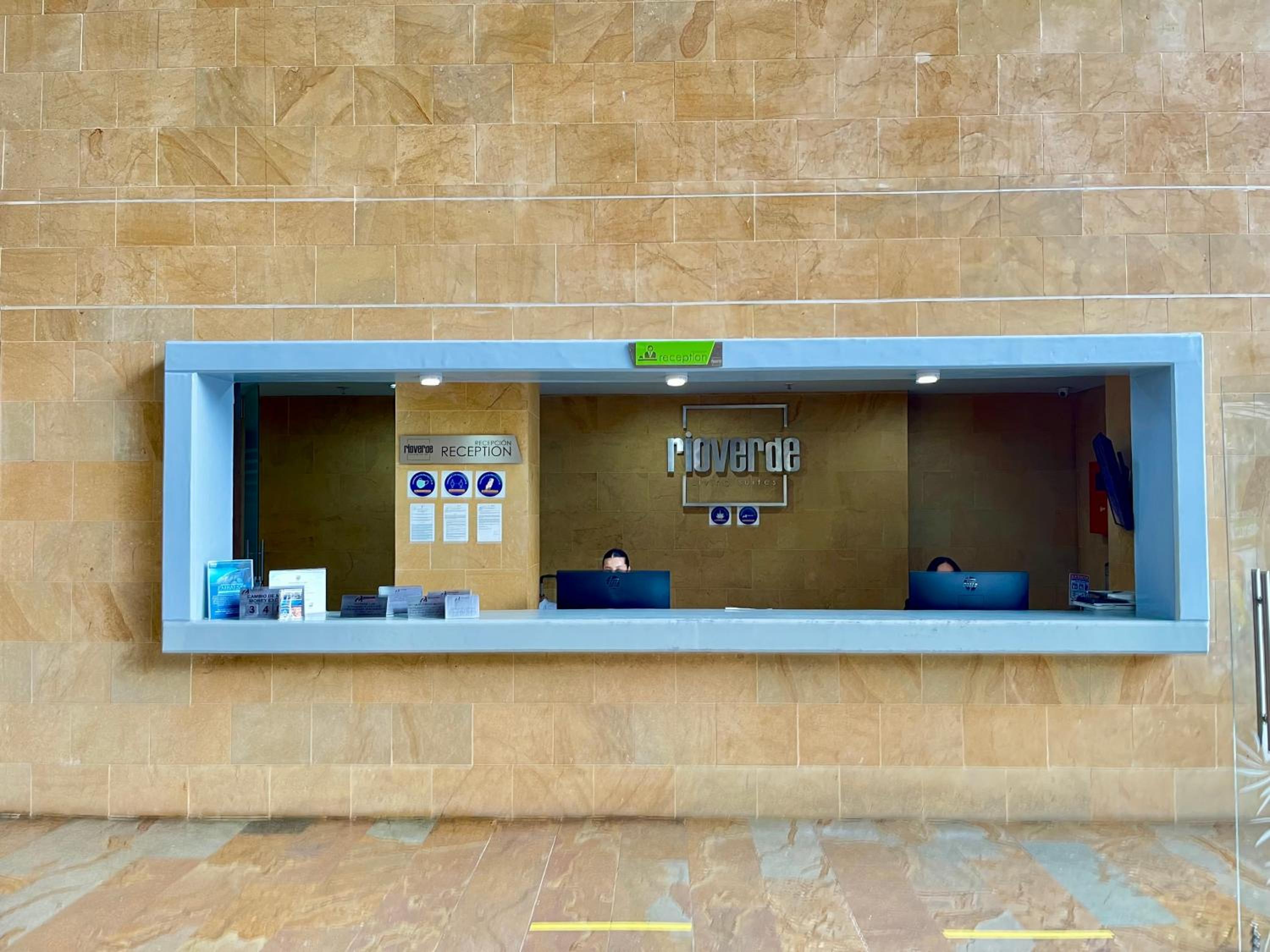 Room in BB - Suite Presidencial en hotel proximo al aeropuerto