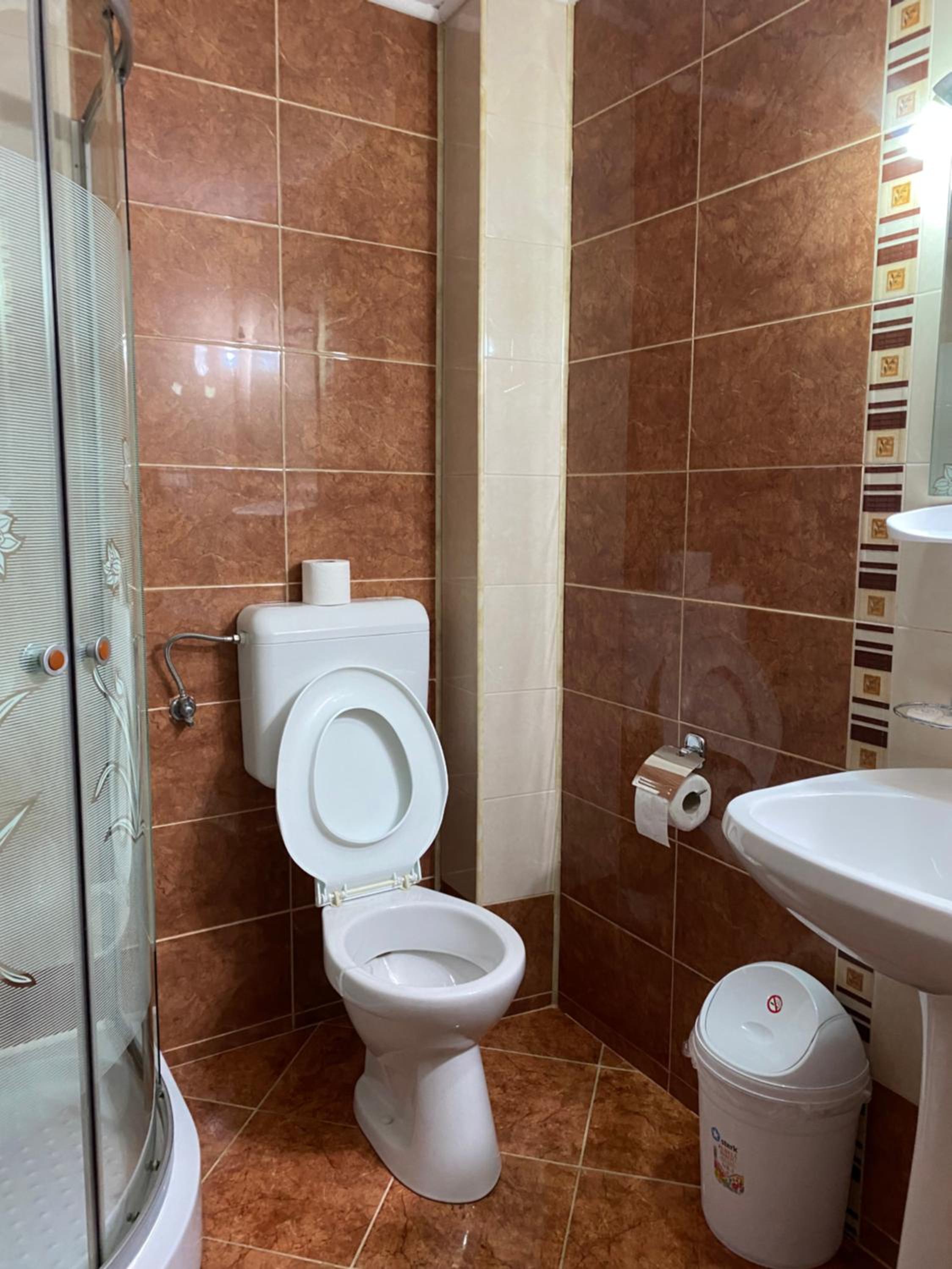 Pensiunea Denisa Preda integral-8 dormitoare cu 8 băi proprii