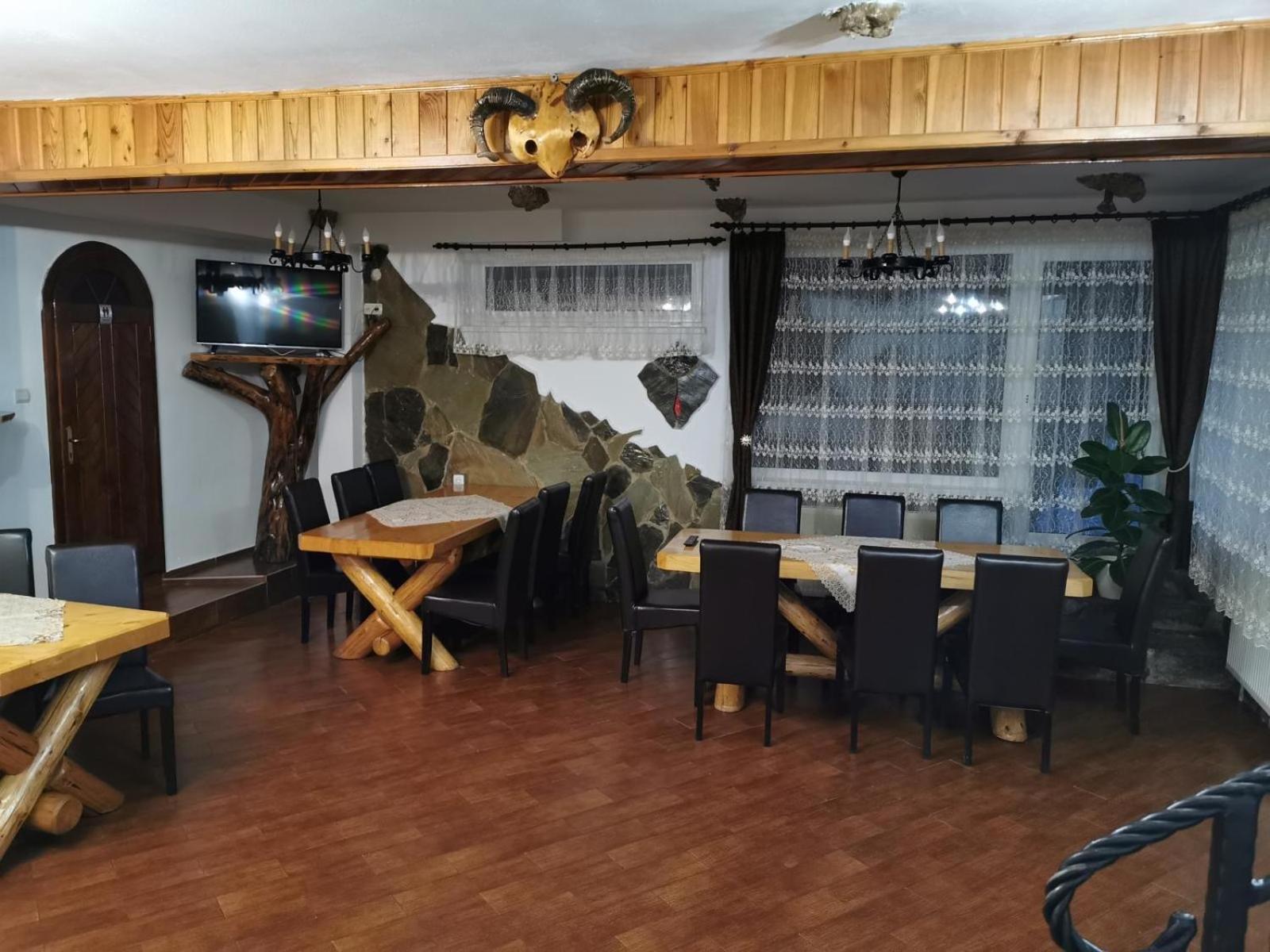 Pensiunea Denisa Preda integral-8 dormitoare cu 8 băi proprii
