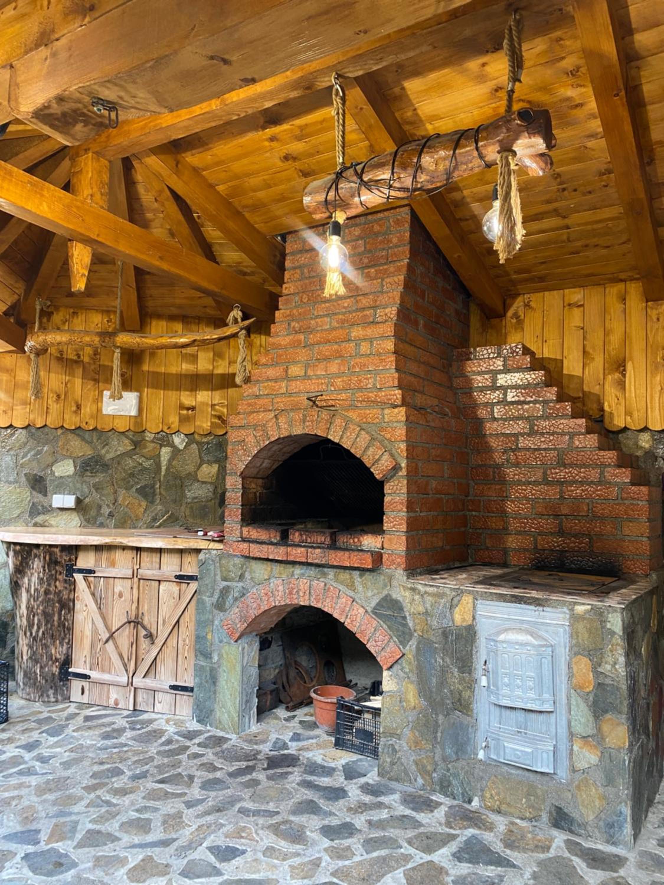 Pensiunea Denisa Preda integral-8 dormitoare cu 8 băi proprii