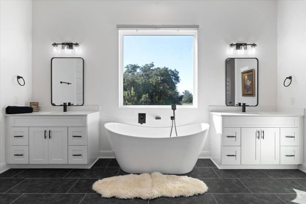 Your Lifetime Memories Create Here, Lake View, Infinity Pool, Jacuzzi & Pickleball view 5