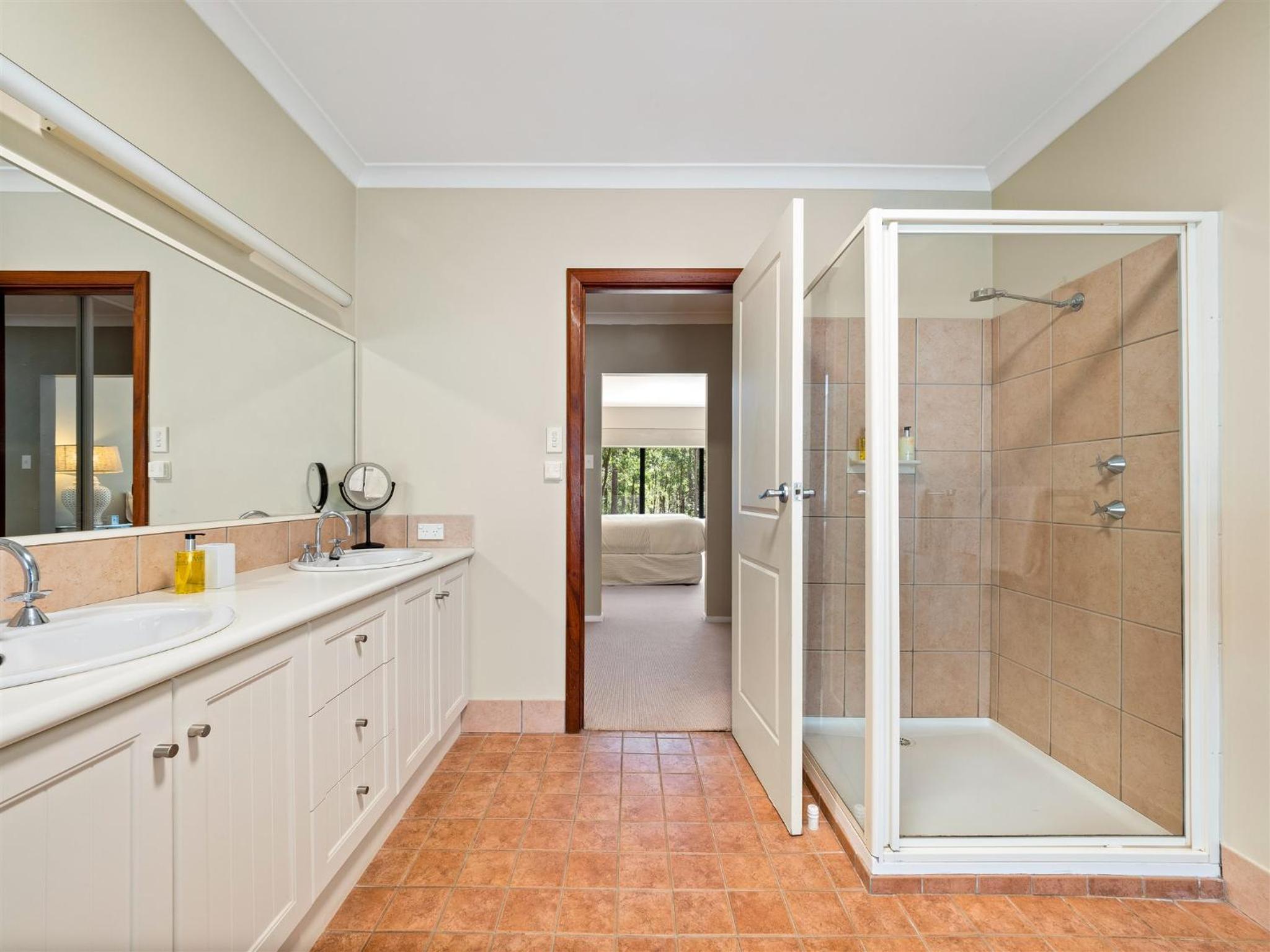 Calistoga Chalet - Luxury among the trees