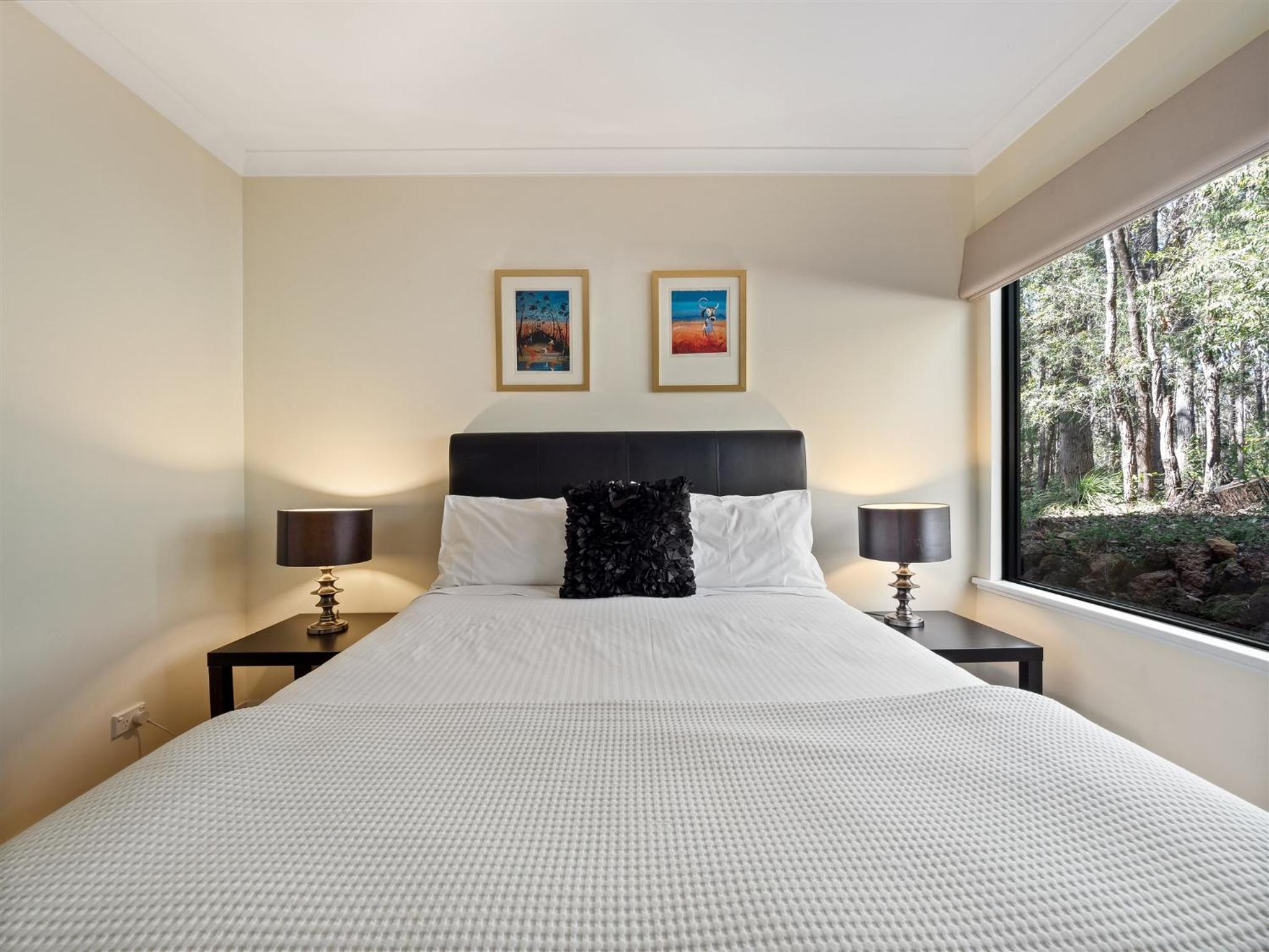 Calistoga Chalet - Luxury among the trees