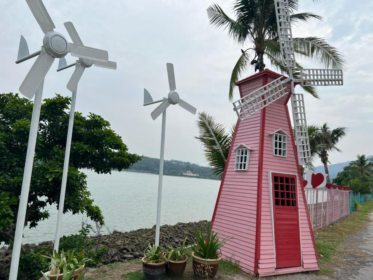Omari - Tiara Bay Marina Island Lumut Homestay