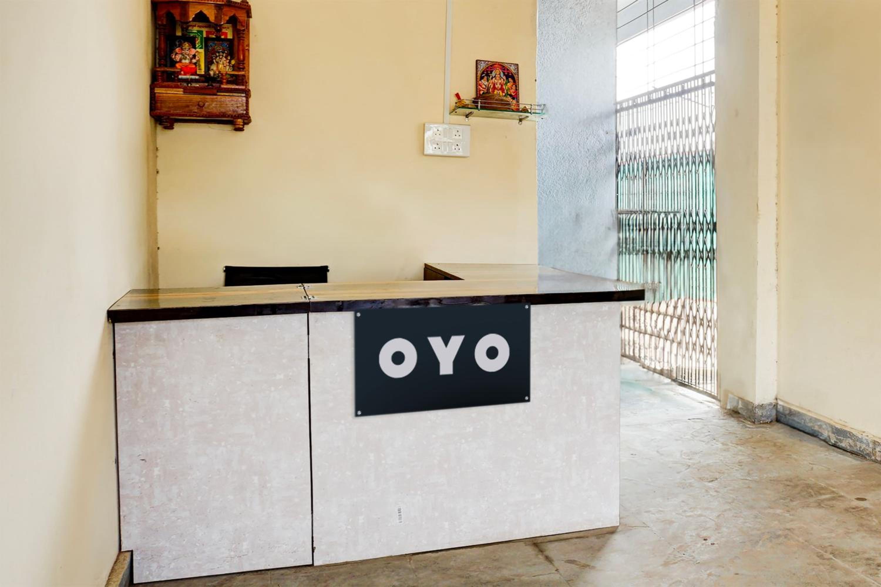 Lobby & Reception