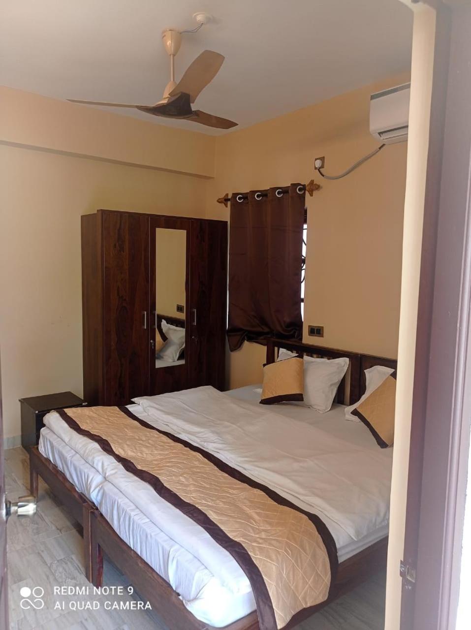 Walkable to beach 2bhk apartment with pool candolim beach