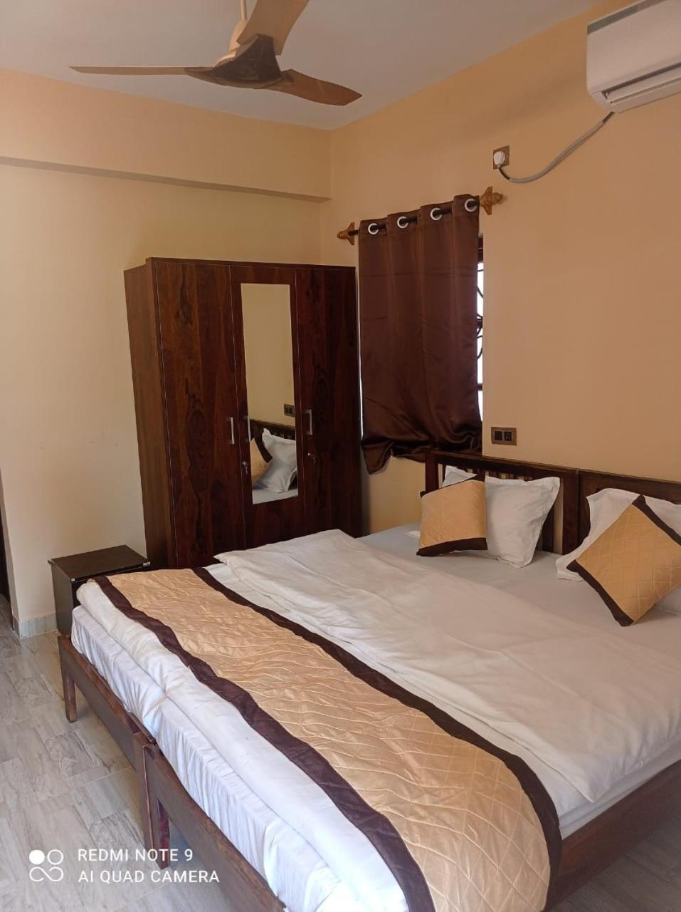 Walkable to beach 2bhk apartment with pool candolim beach