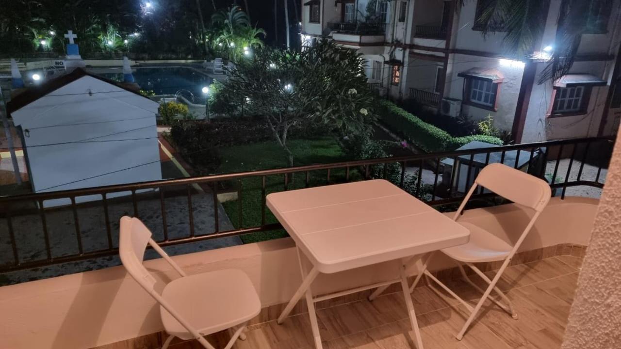 Walkable to beach 2bhk apartment with pool candolim beach
