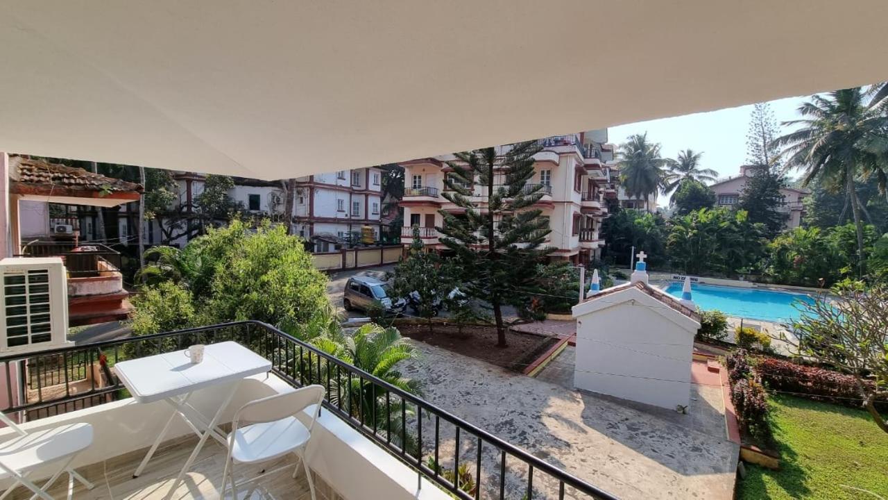 Walkable to beach 2bhk apartment with pool candolim beach