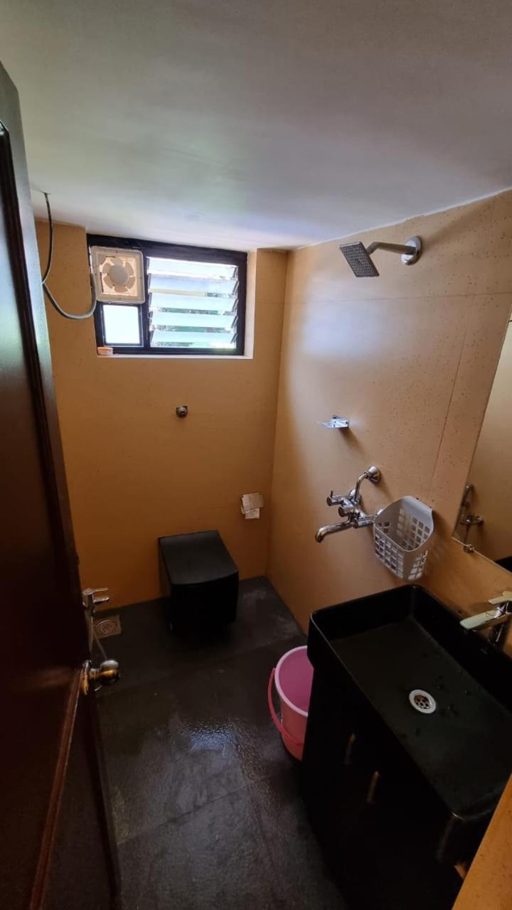 Walkable to beach 2bhk apartment with pool candolim beach