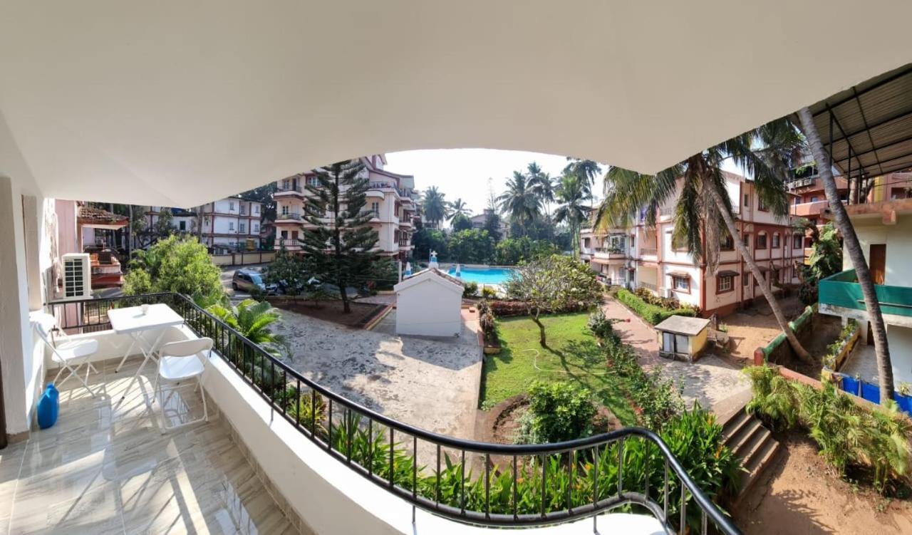 Walkable to beach 2bhk apartment with pool candolim beach