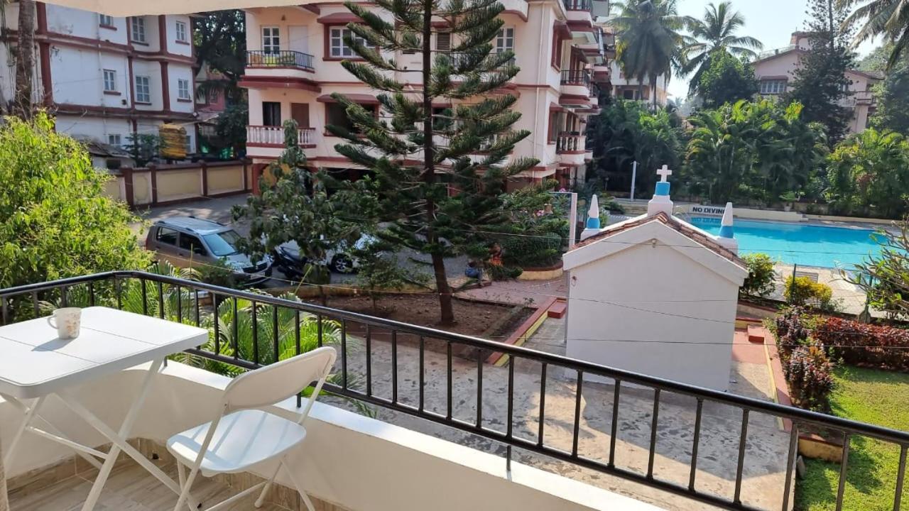 Walkable to beach 2bhk apartment with pool candolim beach