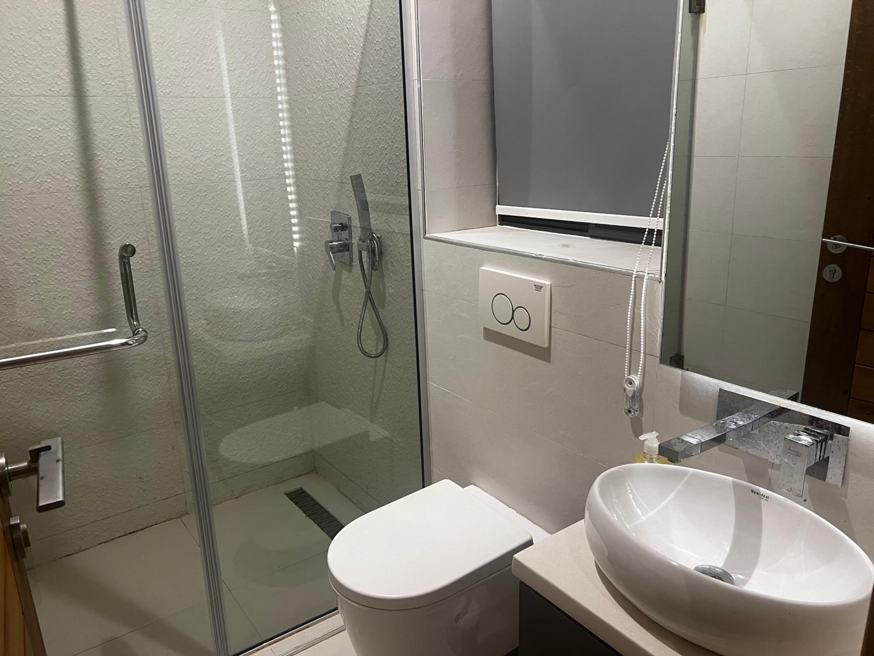 Toshaloft - 2BR Open Plan Apt view 3