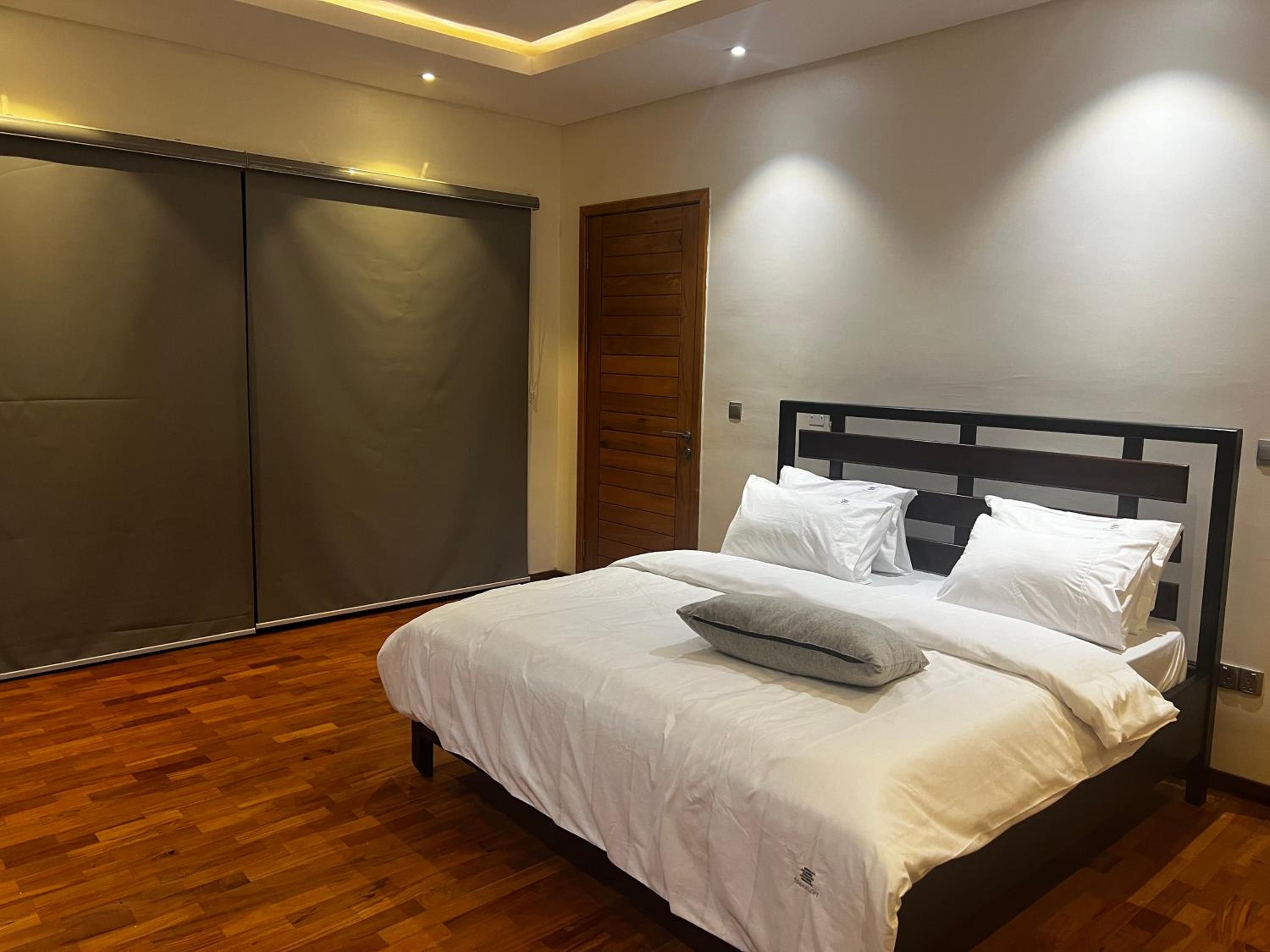 Toshaloft - 2BR Open Plan Apt view 4