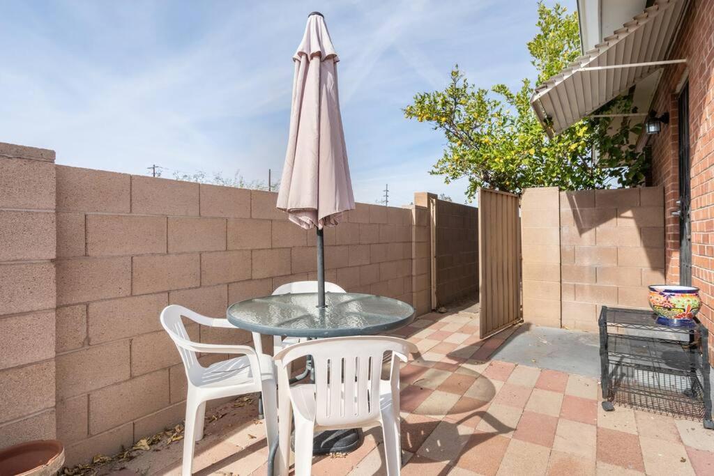 Bright & Airy Near UofA, 2 Min to Banner view 5