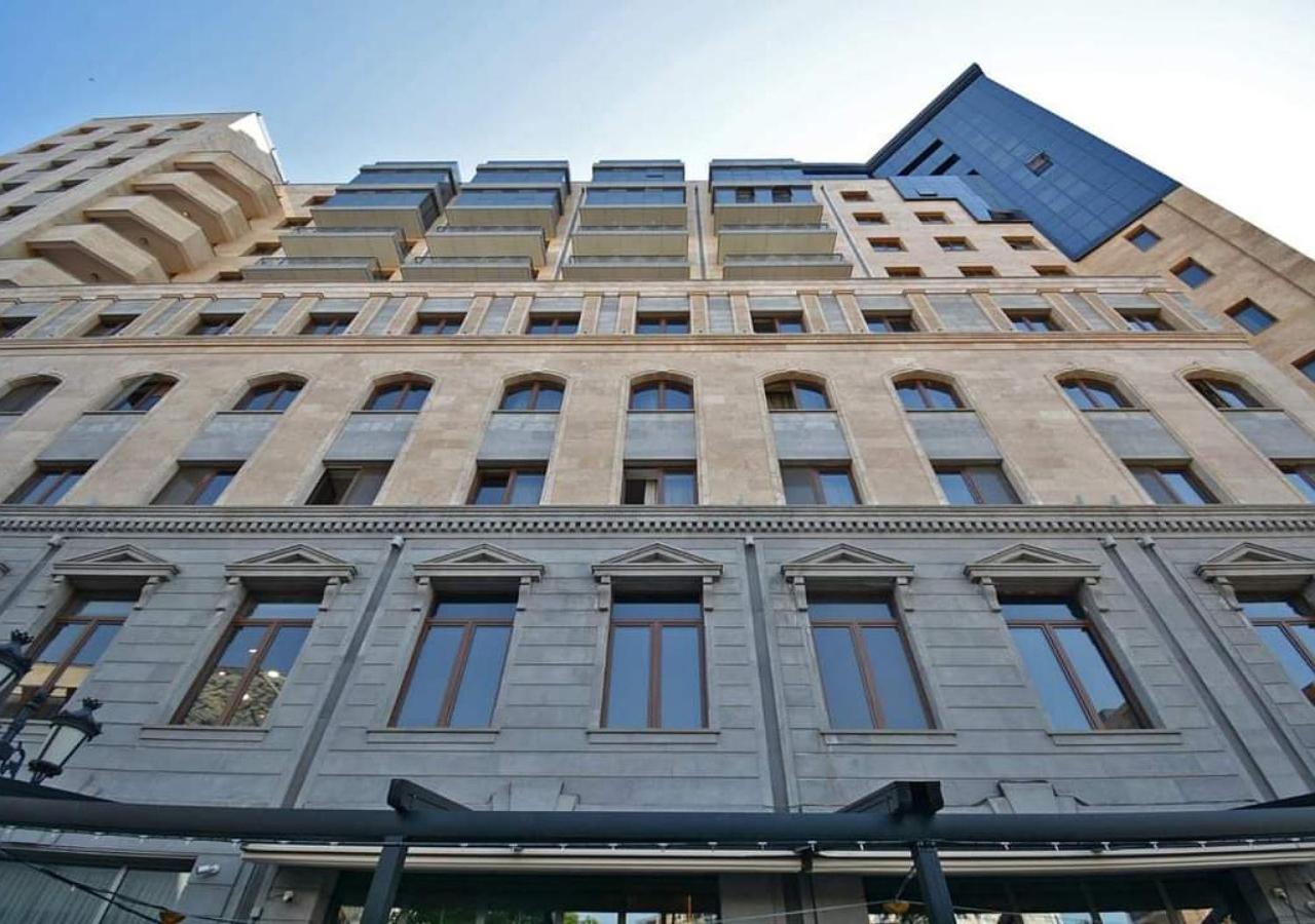2 room apartment inthe center 93 aprt