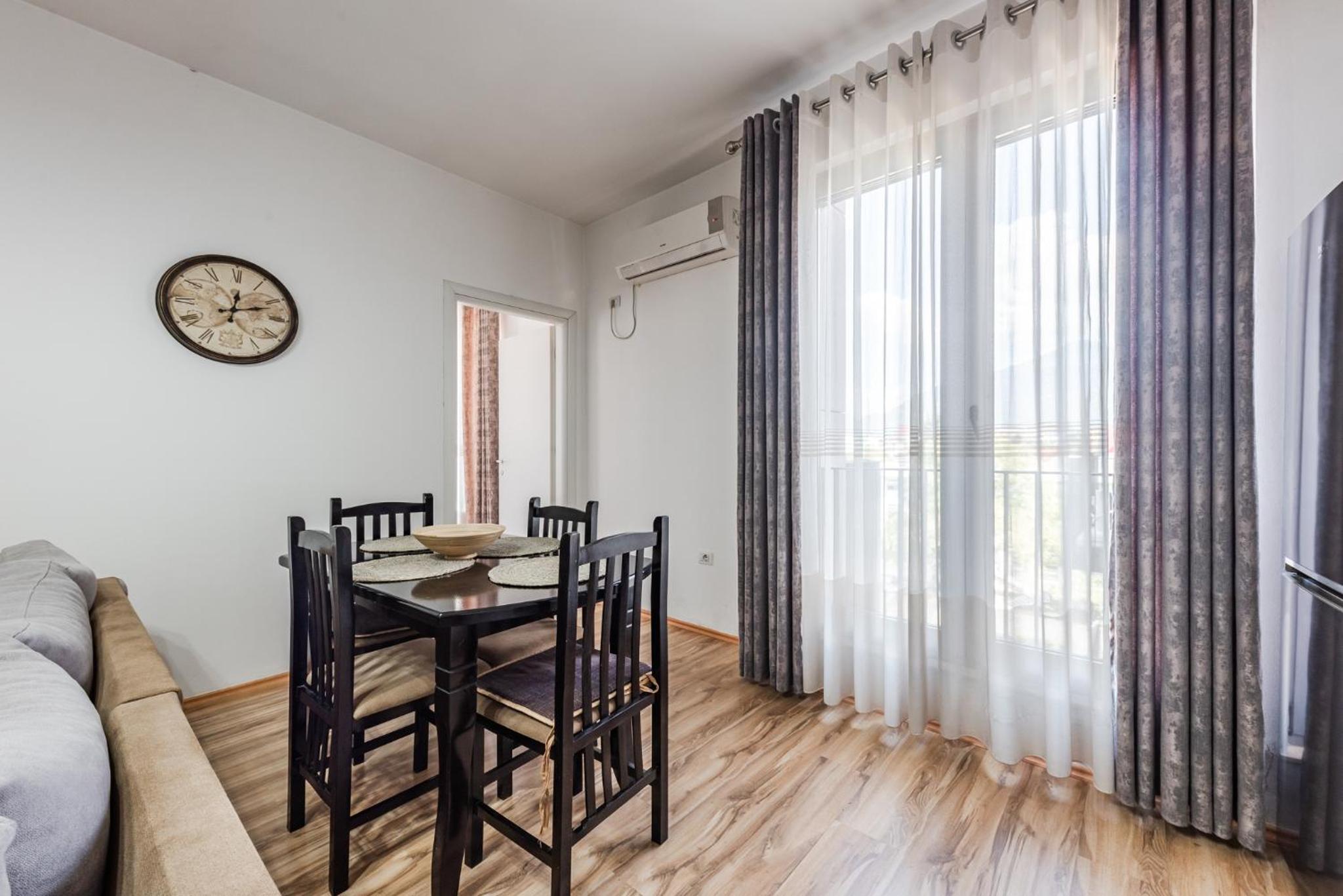 Alpha Apartments cozy & spacious apt