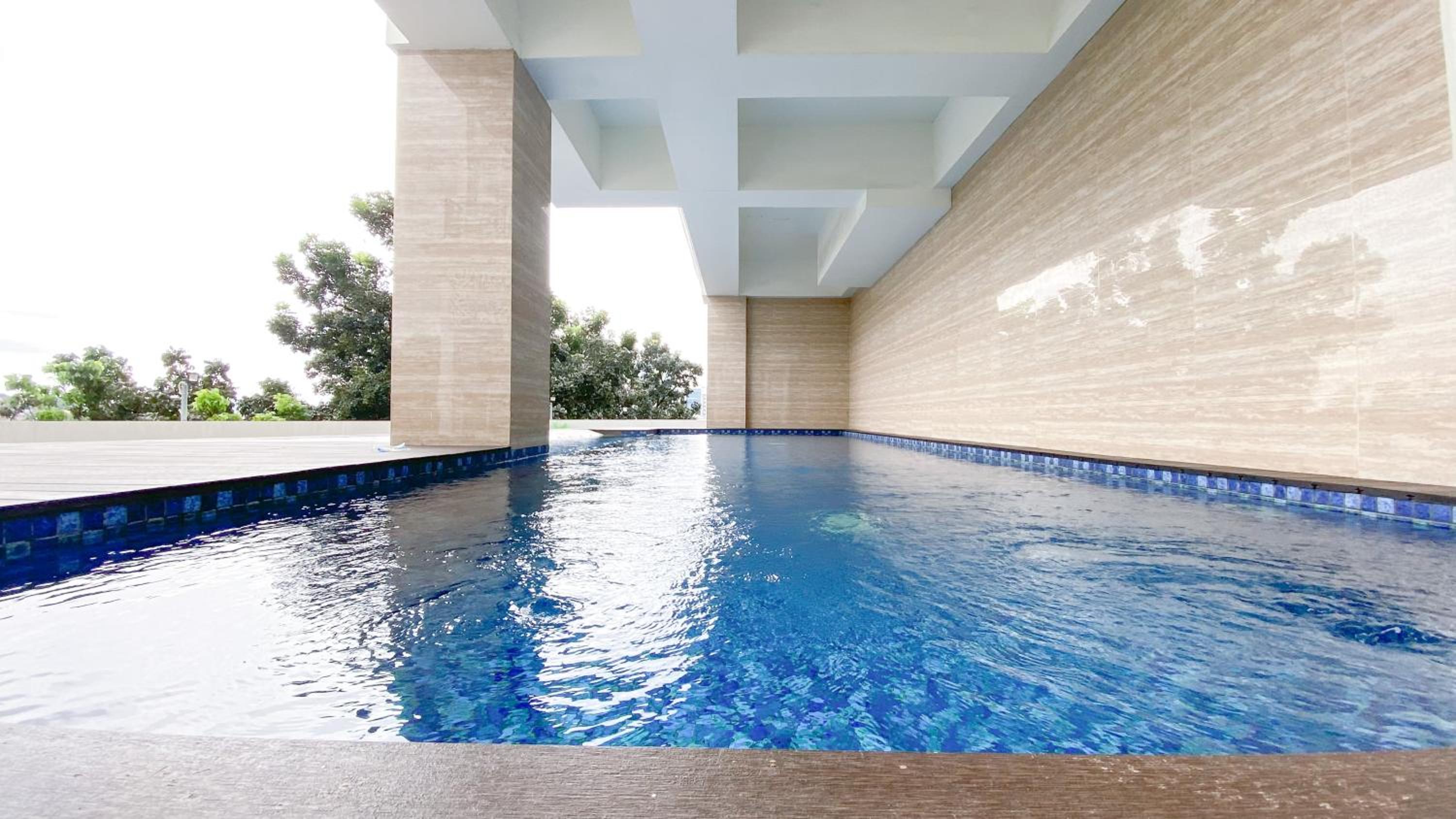 Modern Look Studio Loft at Apple 1 Condovilla Apartment By Travelio view 4