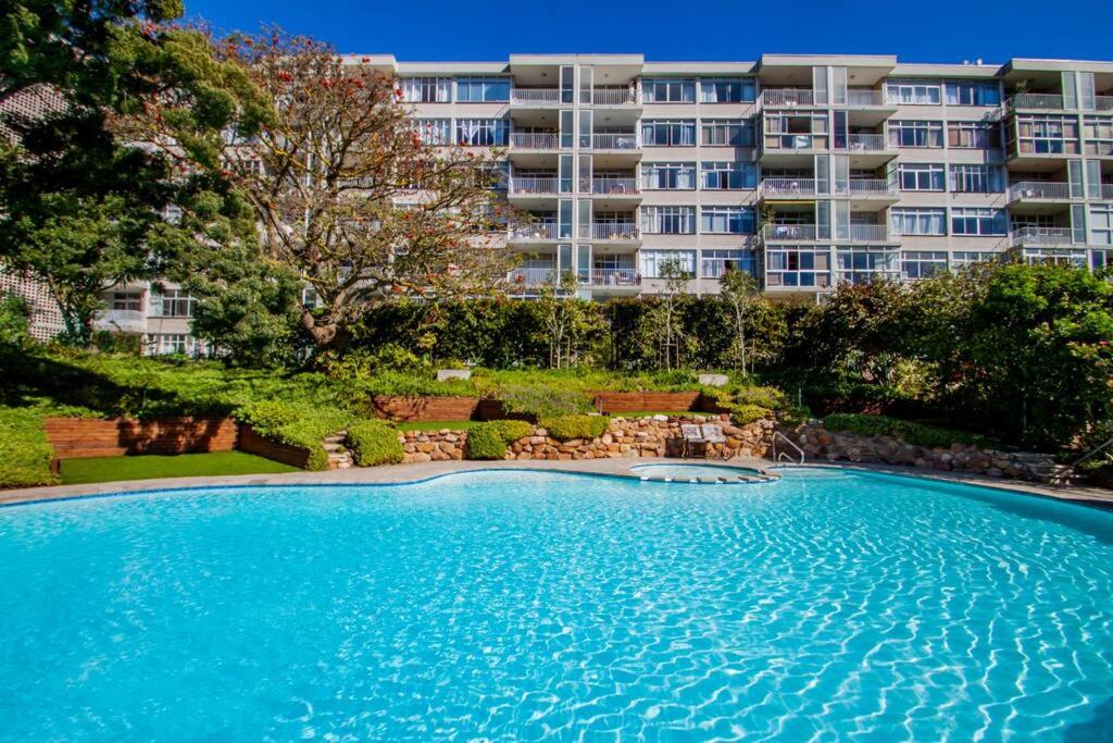 Modern Cozy Apartment in the Heart of Green Point view 2