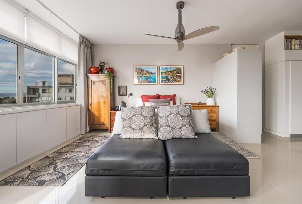 Modern Cozy Apartment in the Heart of Green Point view 3