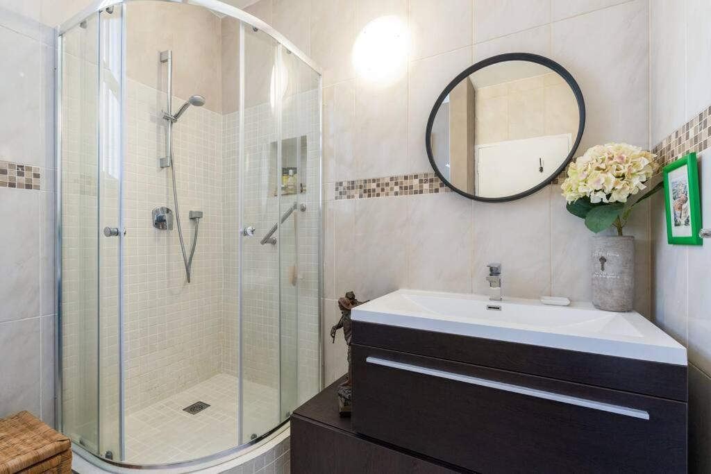 Modern Cozy Apartment in the Heart of Green Point view 4