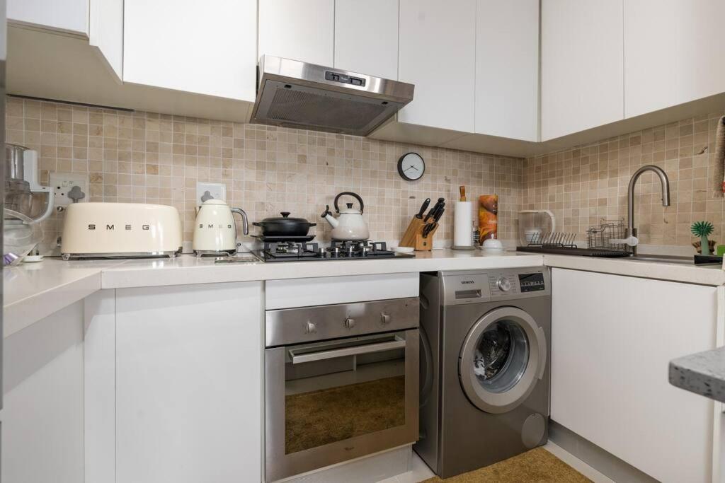 Modern Cozy Apartment in the Heart of Green Point view 5