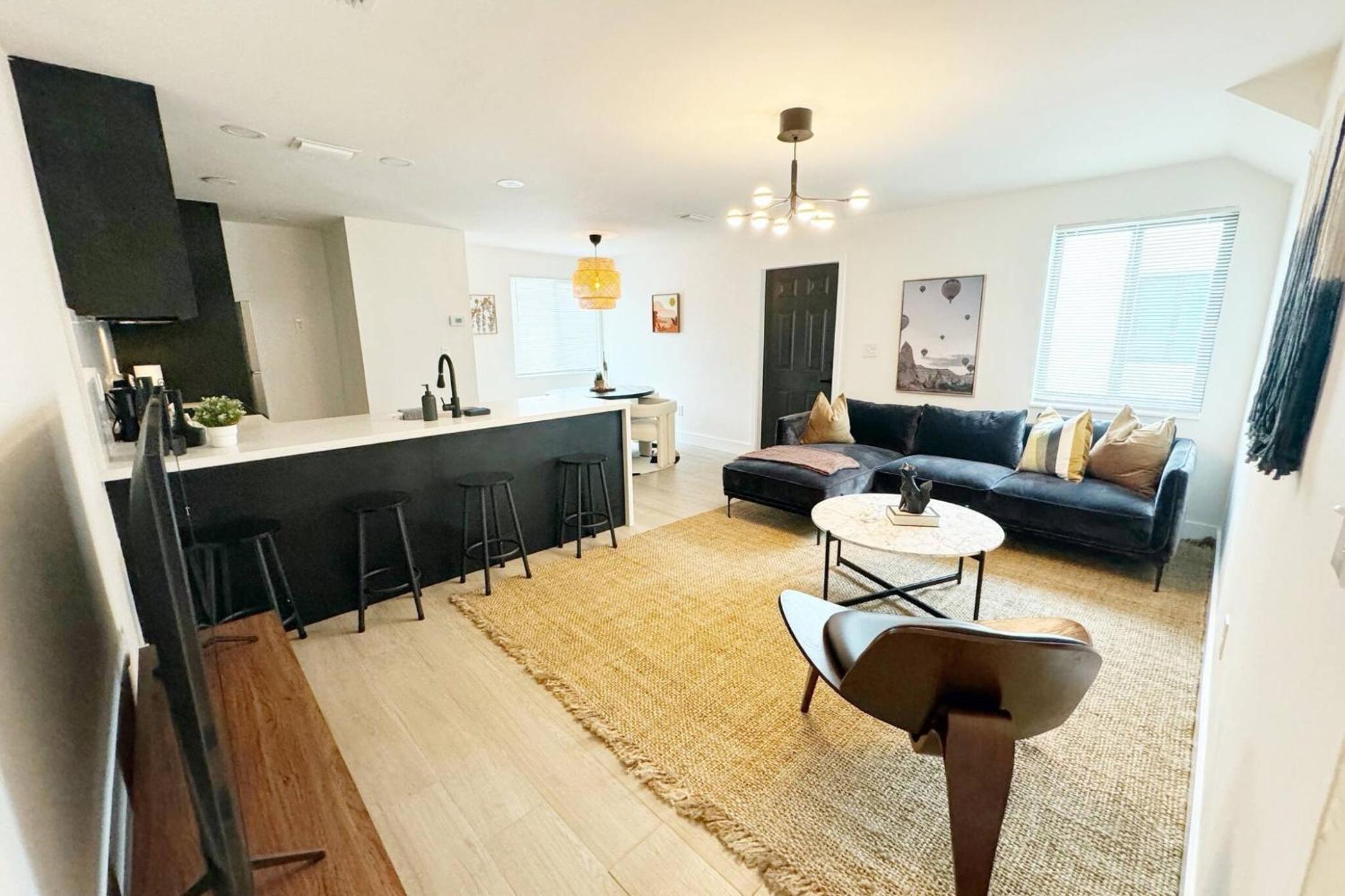 Elegance Meets Design: Modern District Residence
