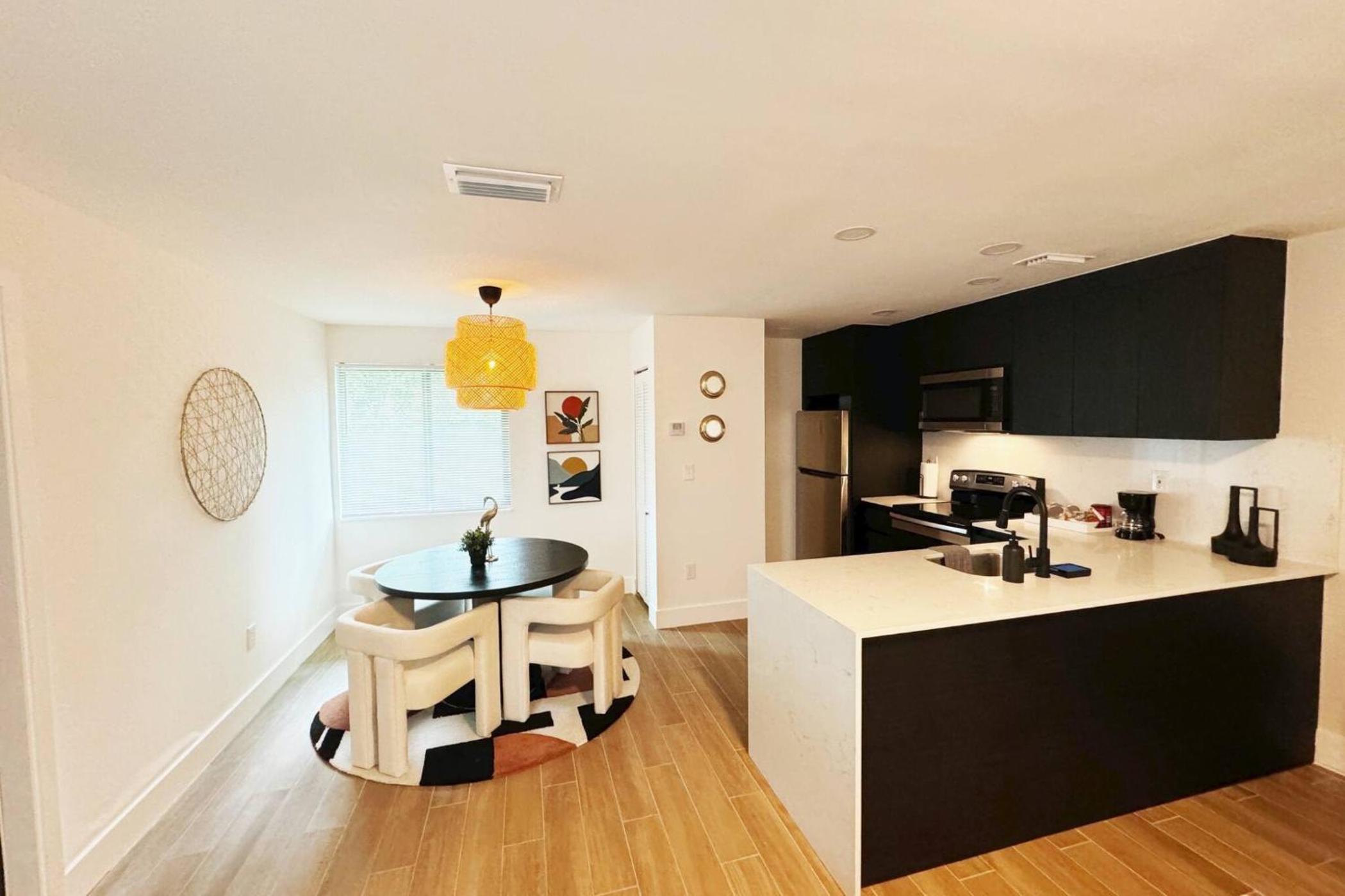 Urban Elegance: Trendy Modern Apartment in Wynwood