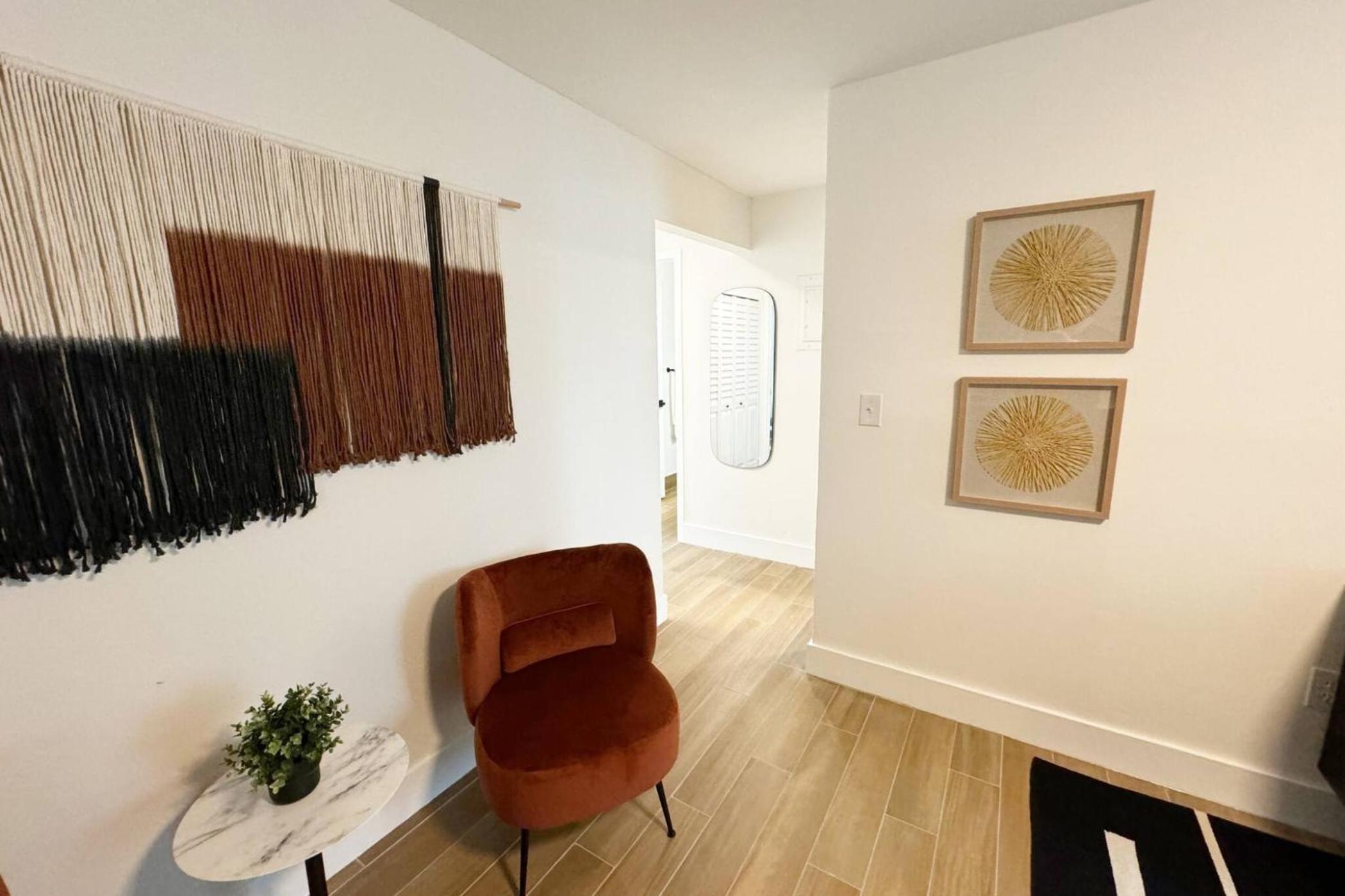Urban Elegance: Trendy Modern Apartment in Wynwood