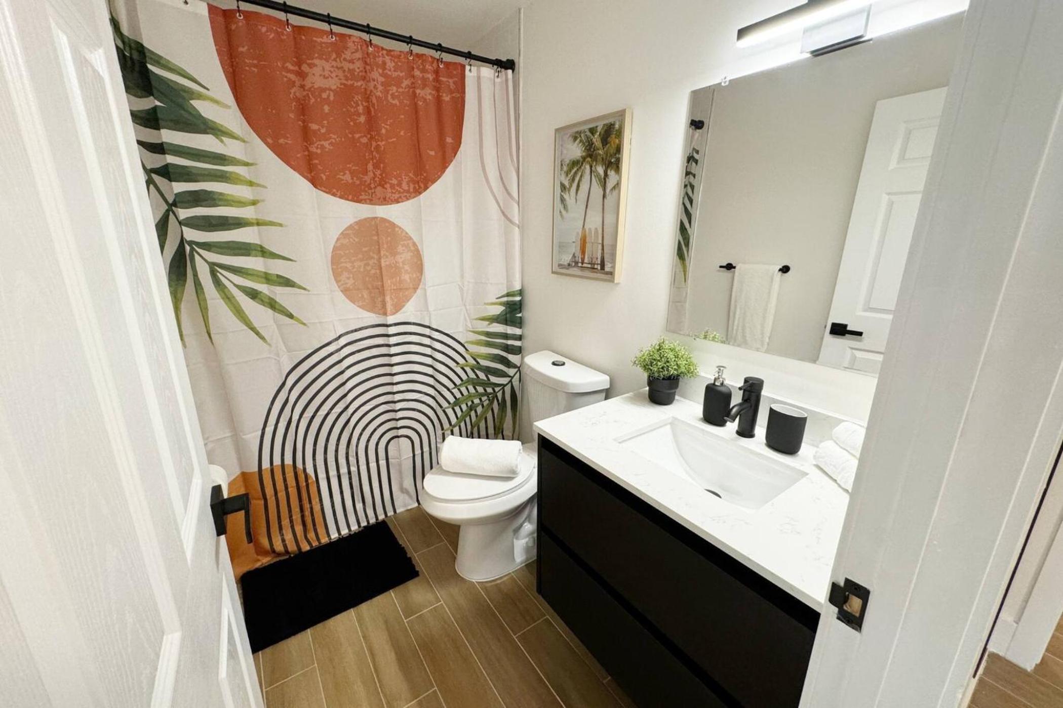 Urban Elegance: Trendy Modern Apartment in Wynwood