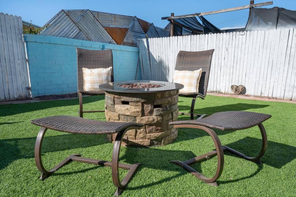 Cali 2BR Getaway Firepit, Yard & Spring Charm view 5