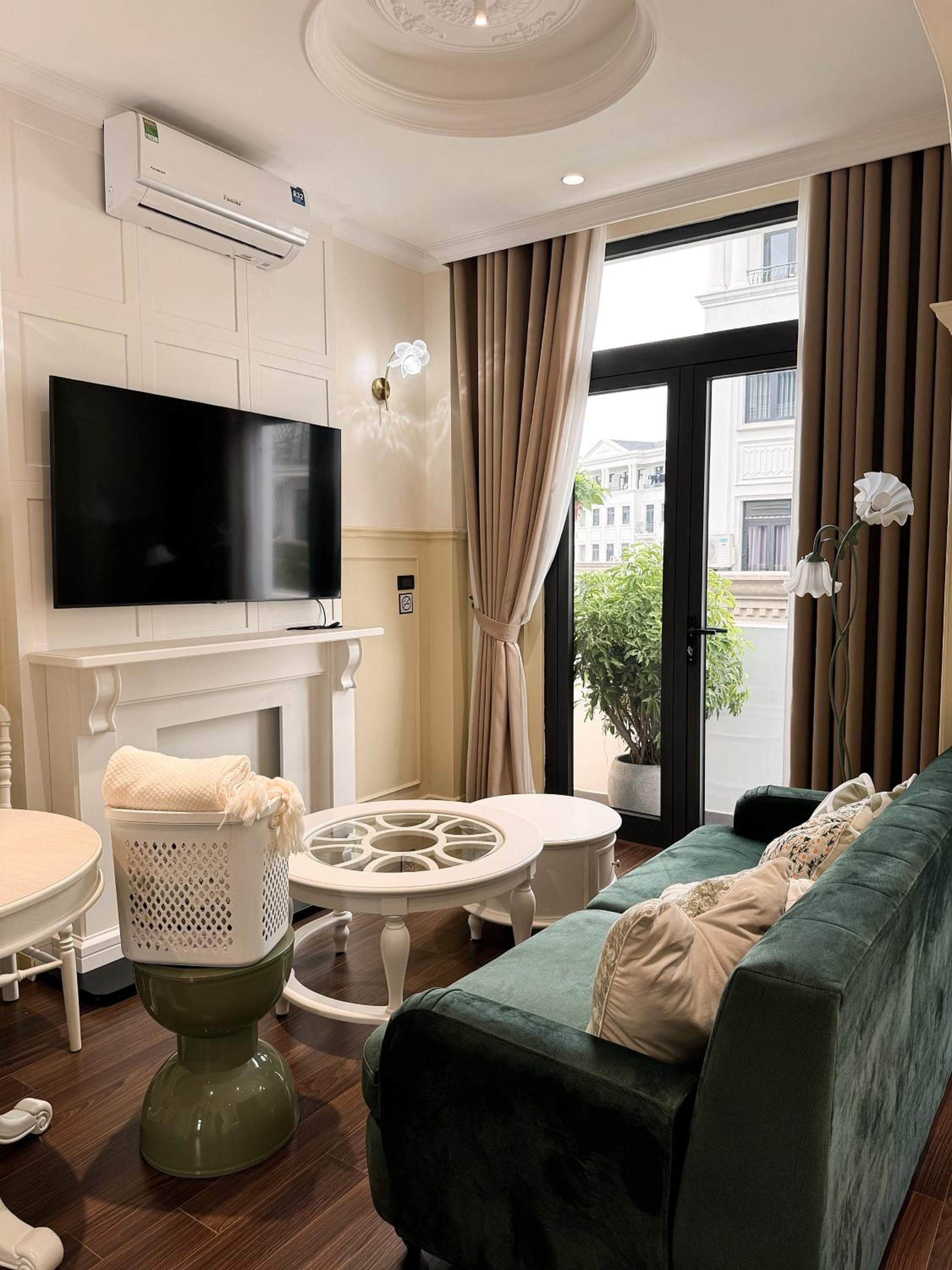 High Ser-Apt -Warmly & Spacious- Peaceful- Bathtub- Greenview- Nearly bus stop- 30mins by car to HanoiOldQuater - Vinhomes OceanPark
