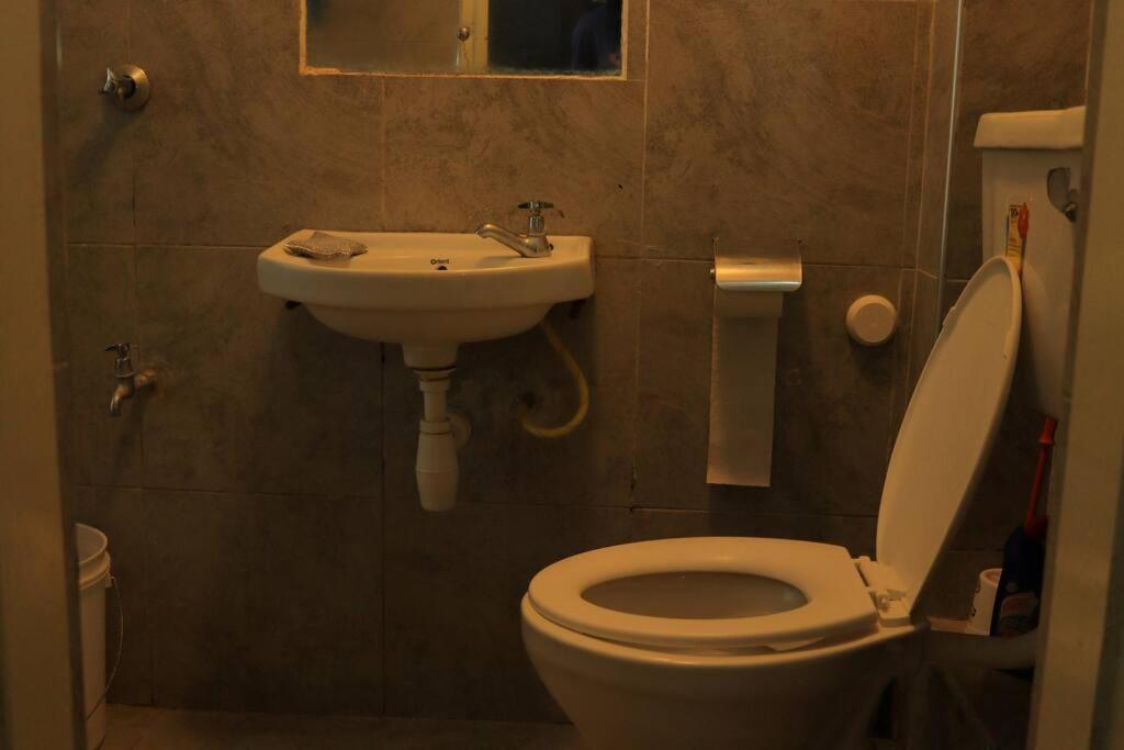 Convenient Cozy Spot Near Airport view 2