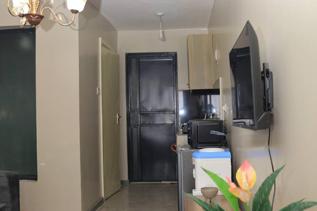 Convenient Cozy Spot Near Airport view 4