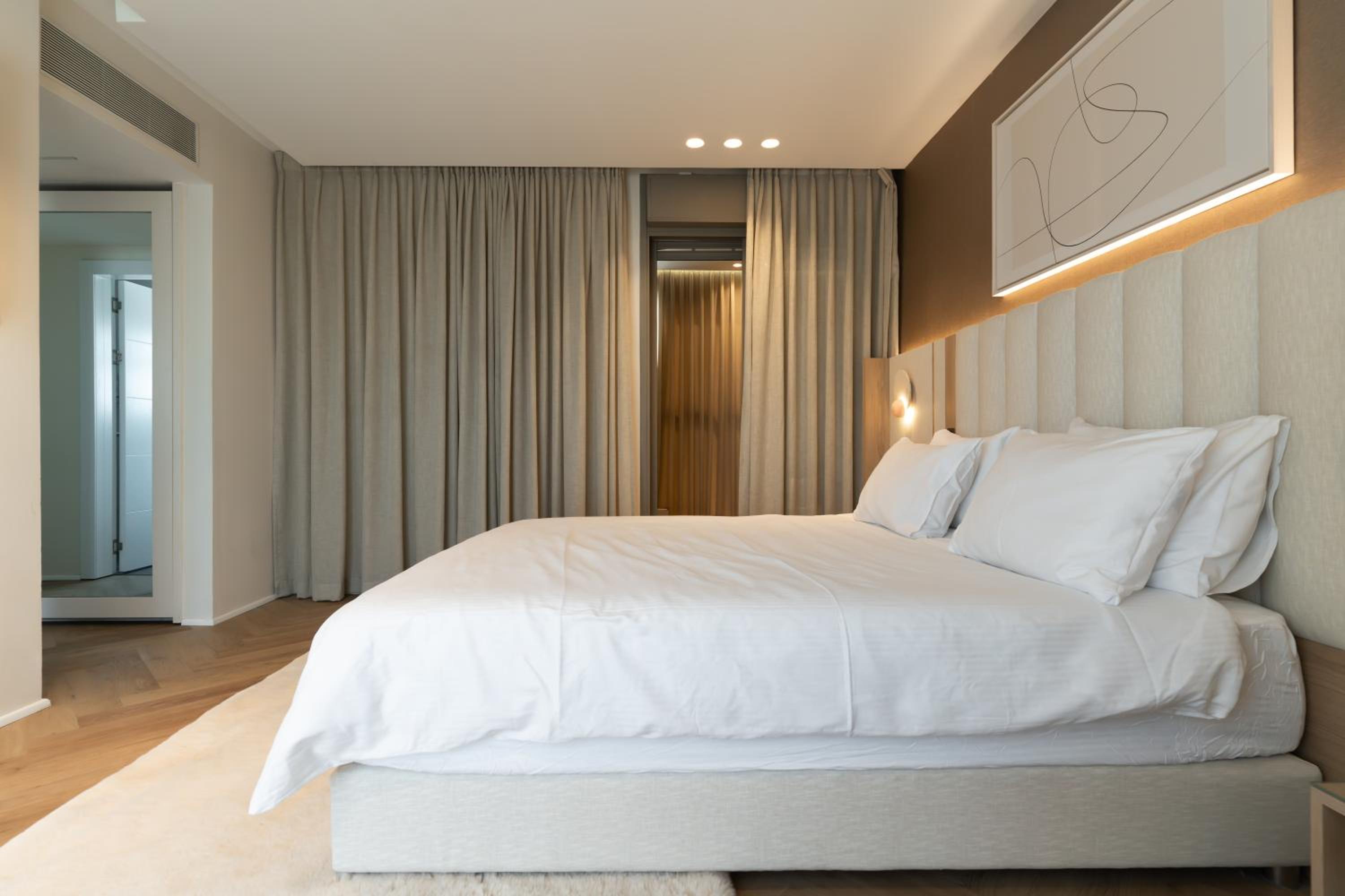 Queen Anne - Penthouse apartment with private pool view 4