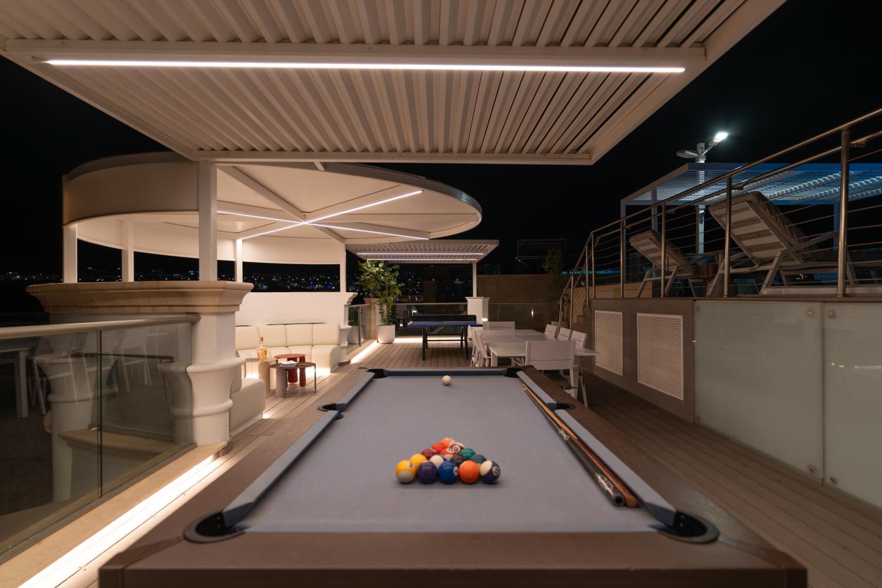 Queen Anne - Penthouse apartment with private pool view 3