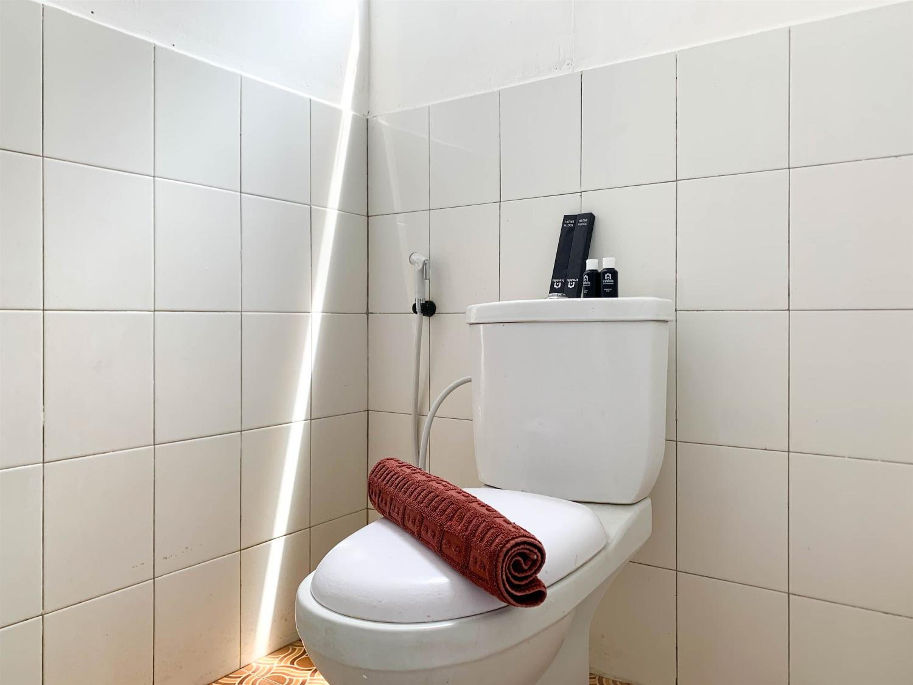 Cozy 2BR at Delta Cakung Apartment By Travelio view 4