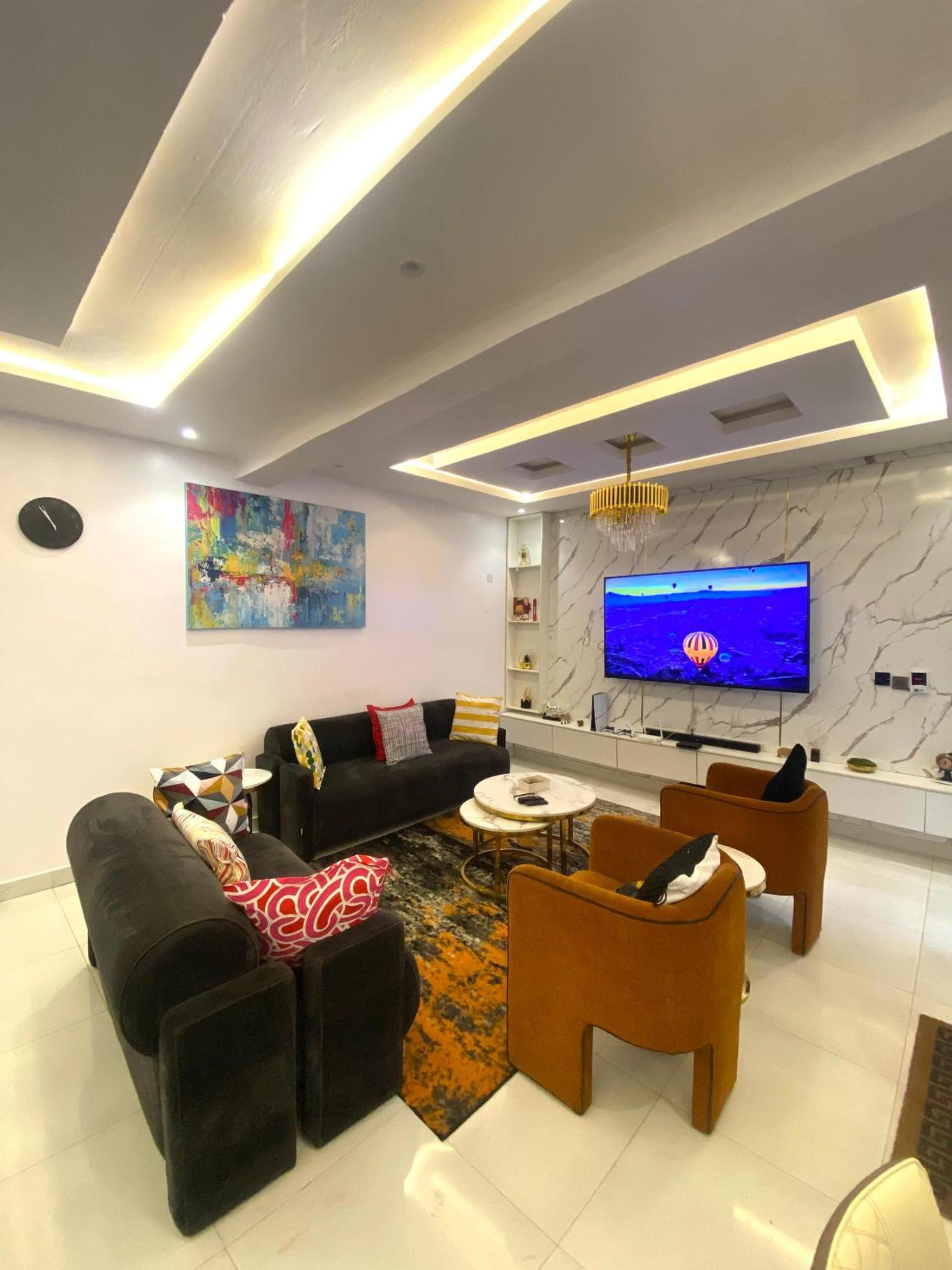 Luxury Pool home Great Location view 5
