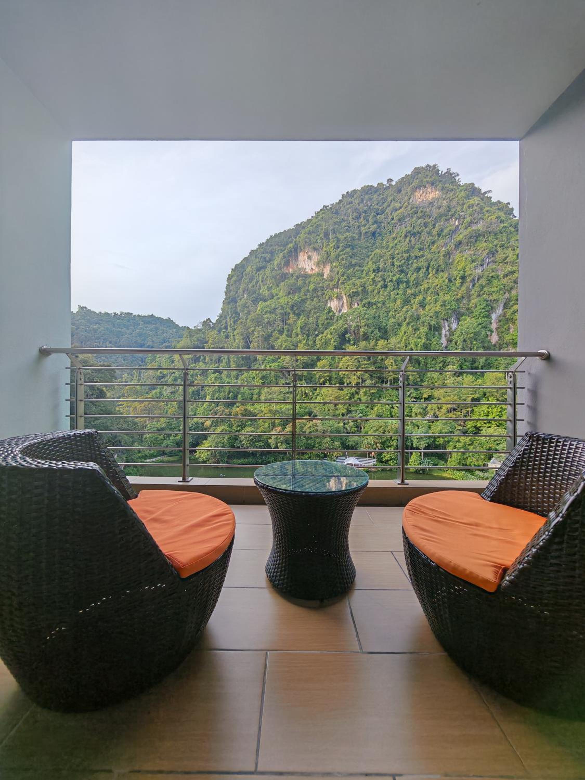 Stunning Mountain & Lake Views' Suite Banyan photo 3