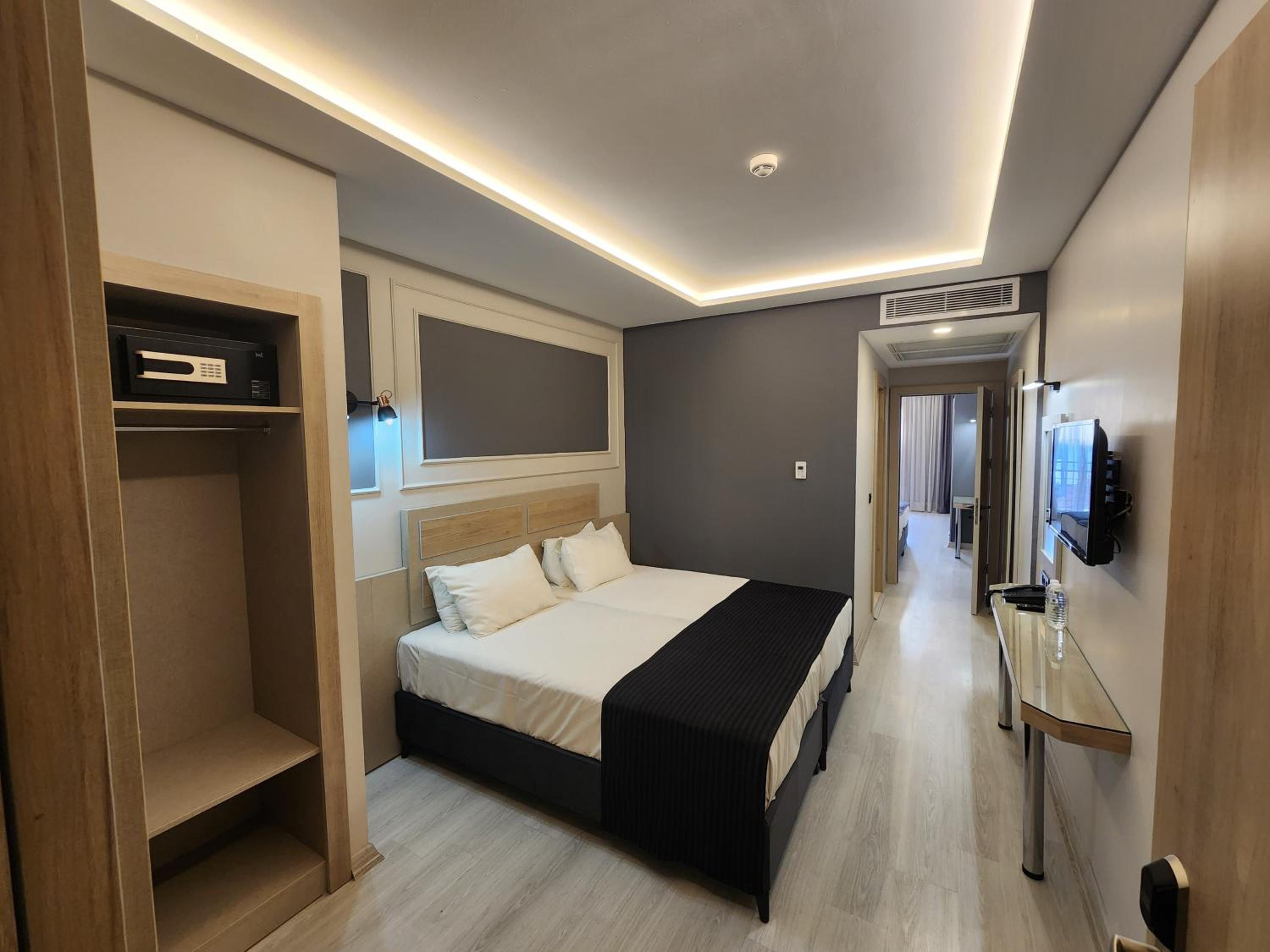 Nanda Hotel - Image 19