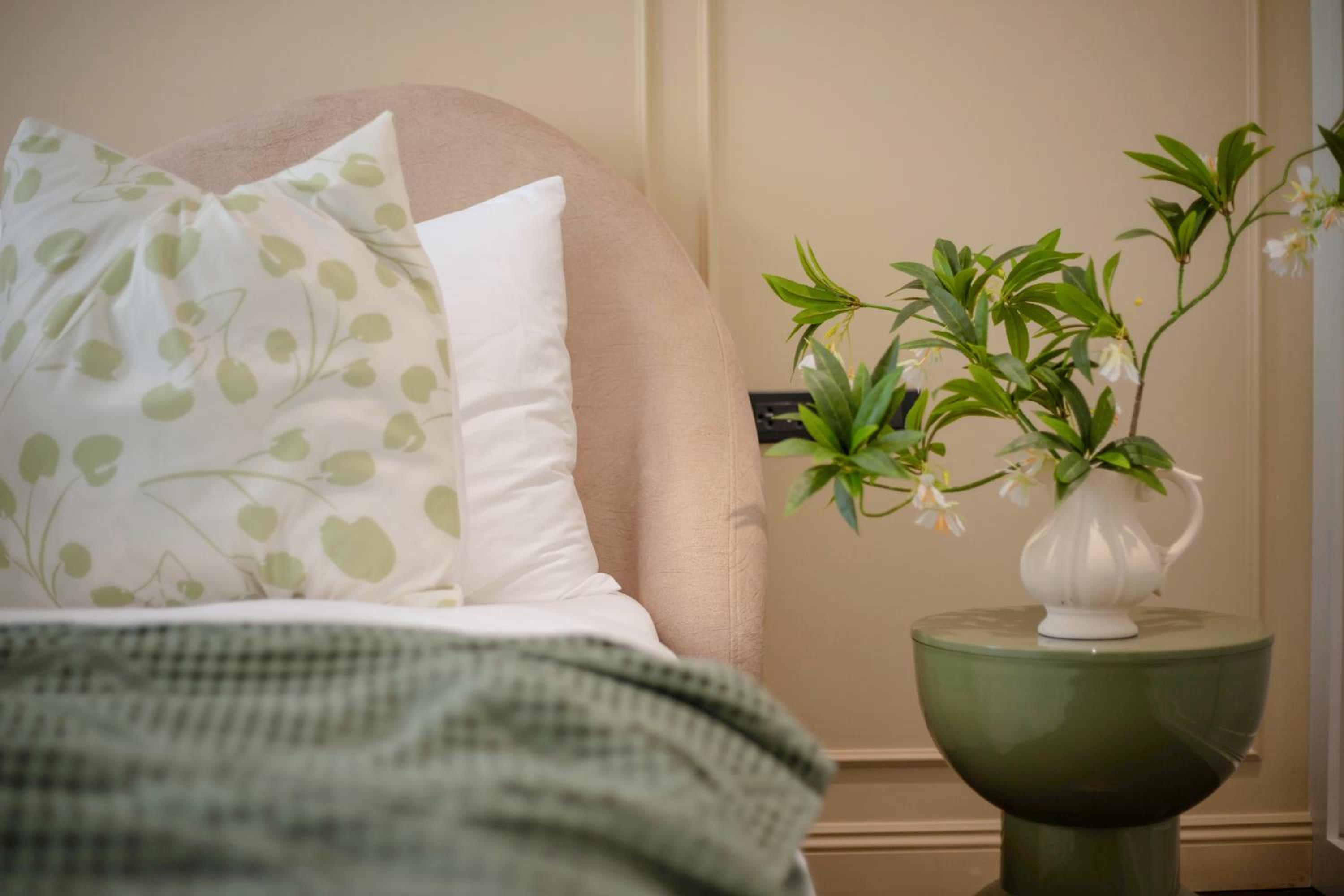 High Ser-Apt -Warmly & Spacious- Peaceful- Bathtub- Greenview- Nearly bus stop- 30mins by car to HanoiOldQuater - Vinhomes OceanPark